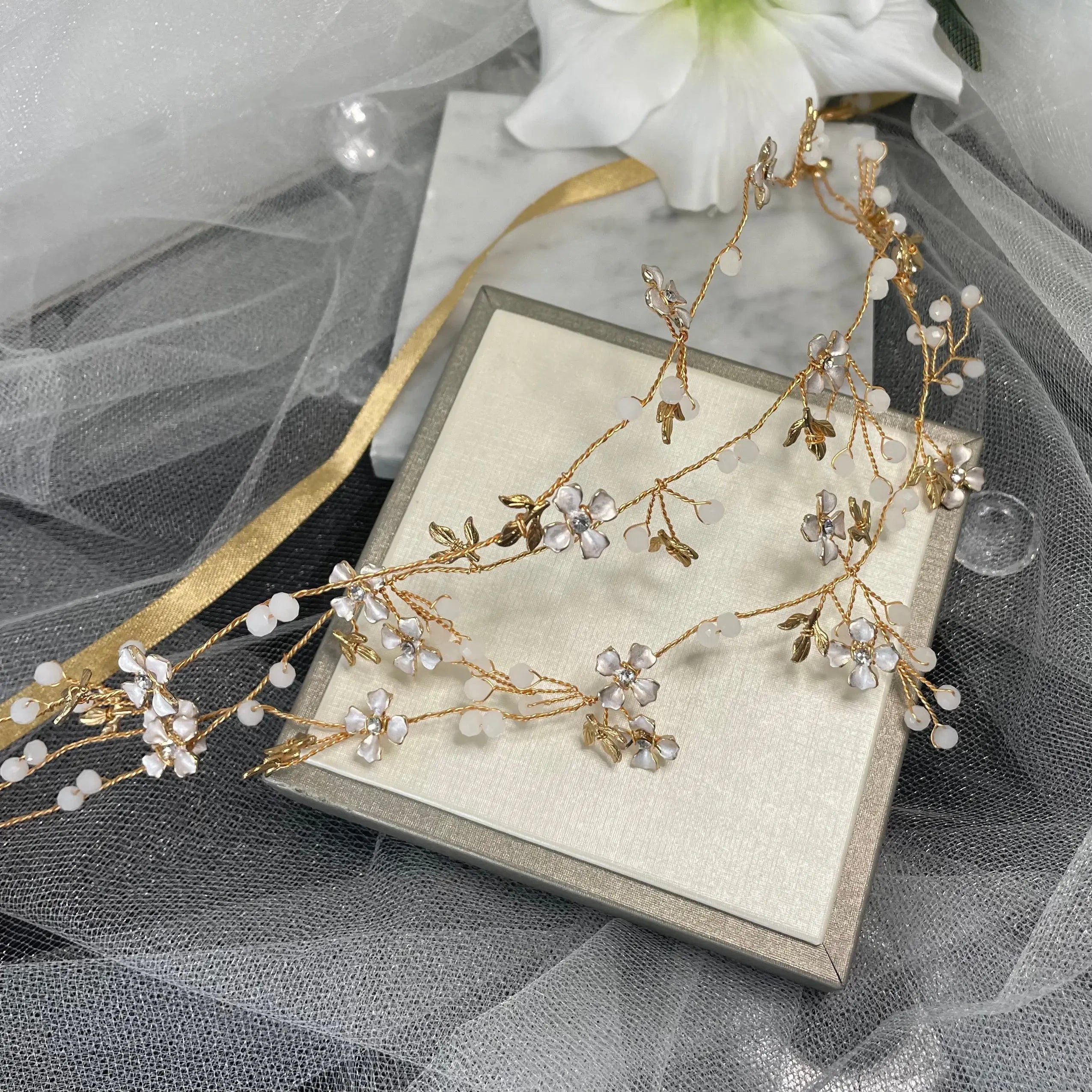 Eternal Wedding Hair Vine: Nature-Inspired Crystal Elegance.
