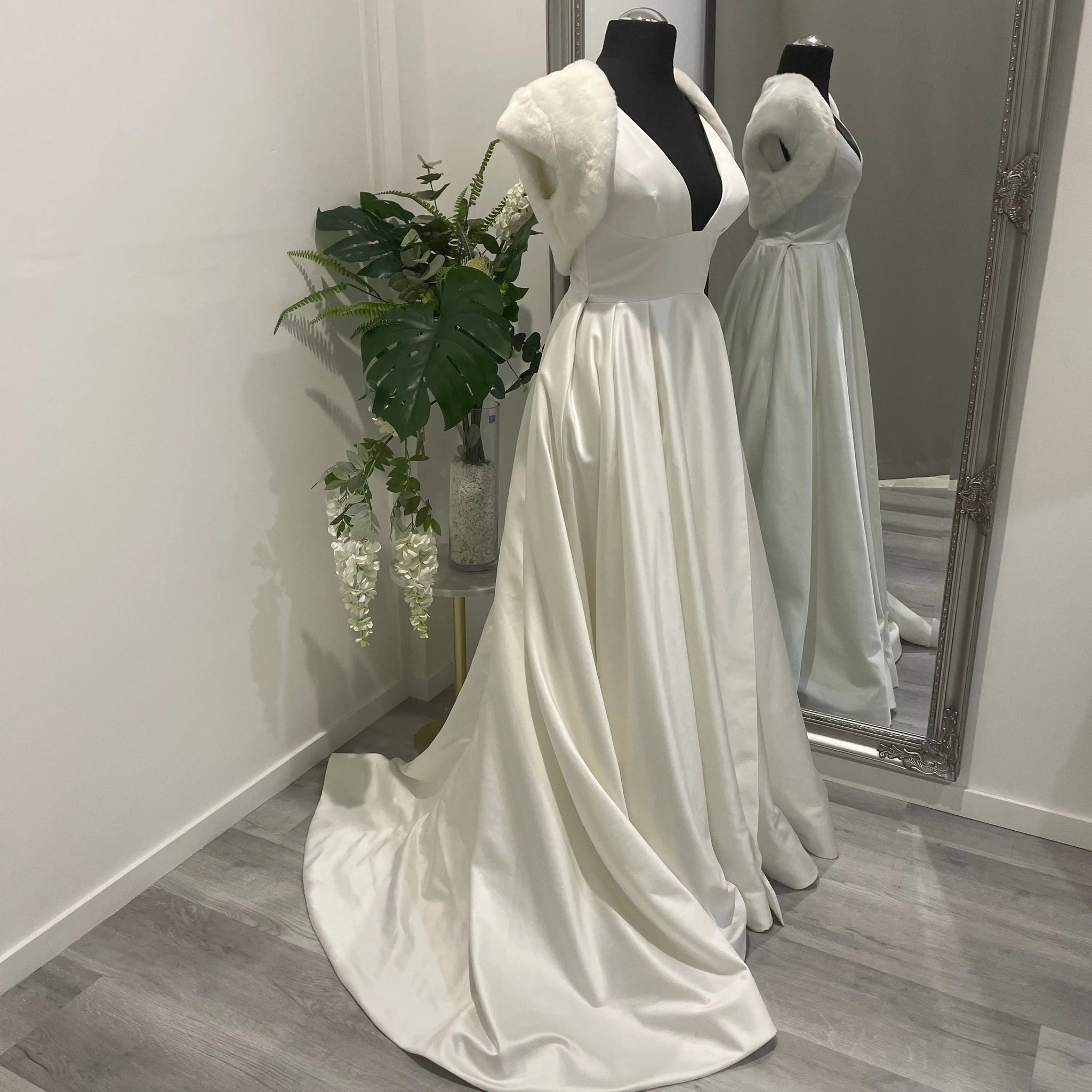 Exquisite Fur Bridal Bolero Jacket.