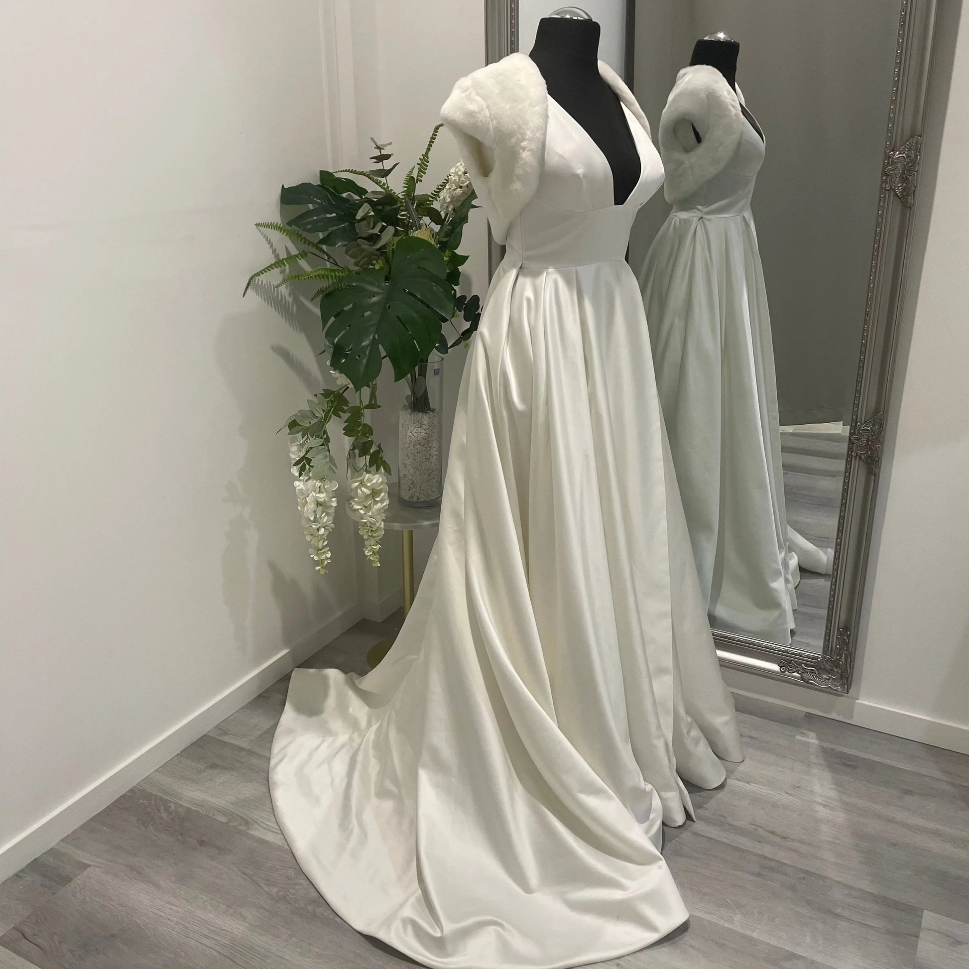 Exquisite Fur Bridal Bolero Jacket.