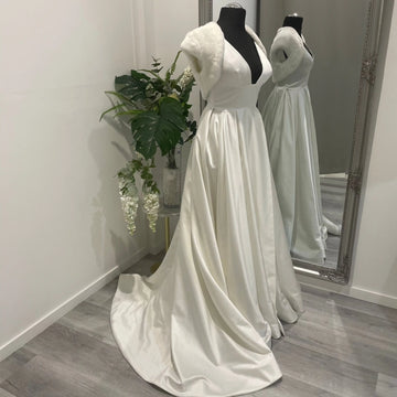 Exquisite Fur Bridal Bolero Jacket.
