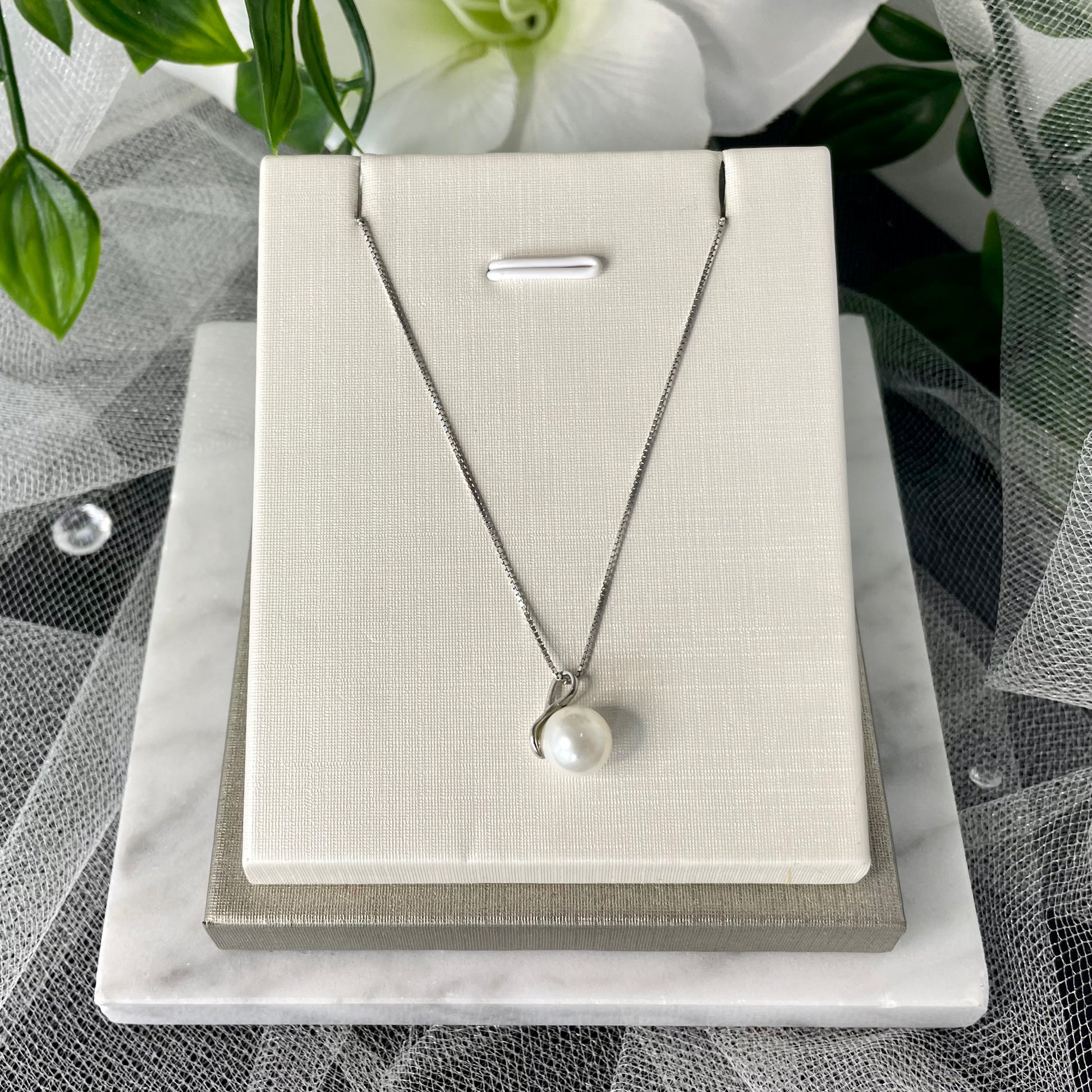 Sterling silver Camellia Pearl Necklace with 18k plating and shell imitation pearl pendant.
