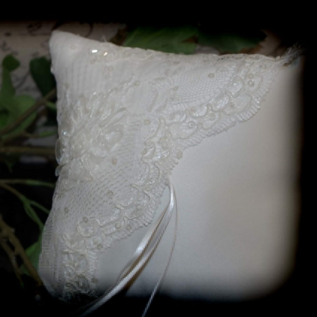 Horizontal beaded lace ring pillow