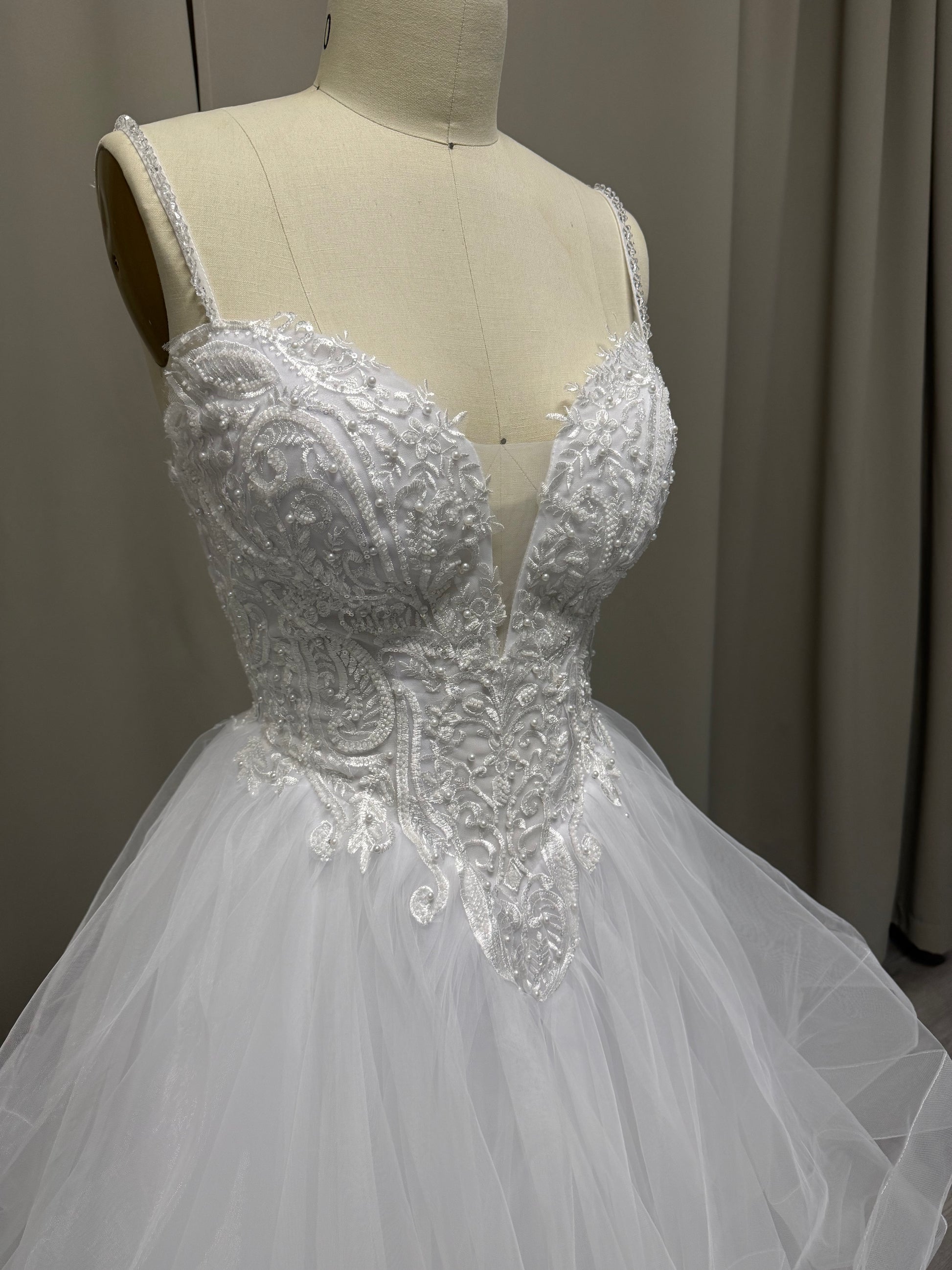 Penny V1 White Debutante Dress – Beaded V-Neck Lace Bodice with Layered Tulle Skirt (Copy).