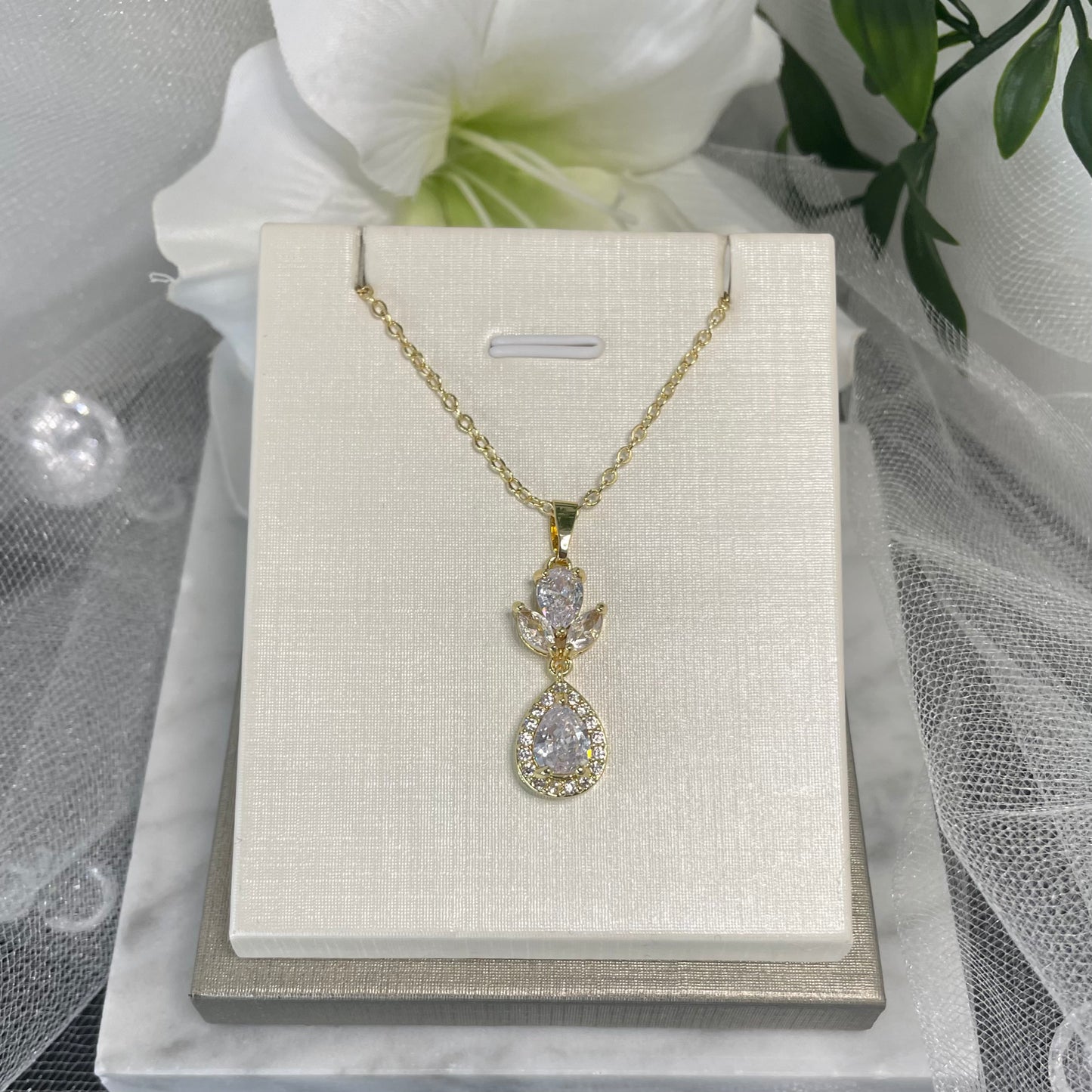 Kaia crystal necklace