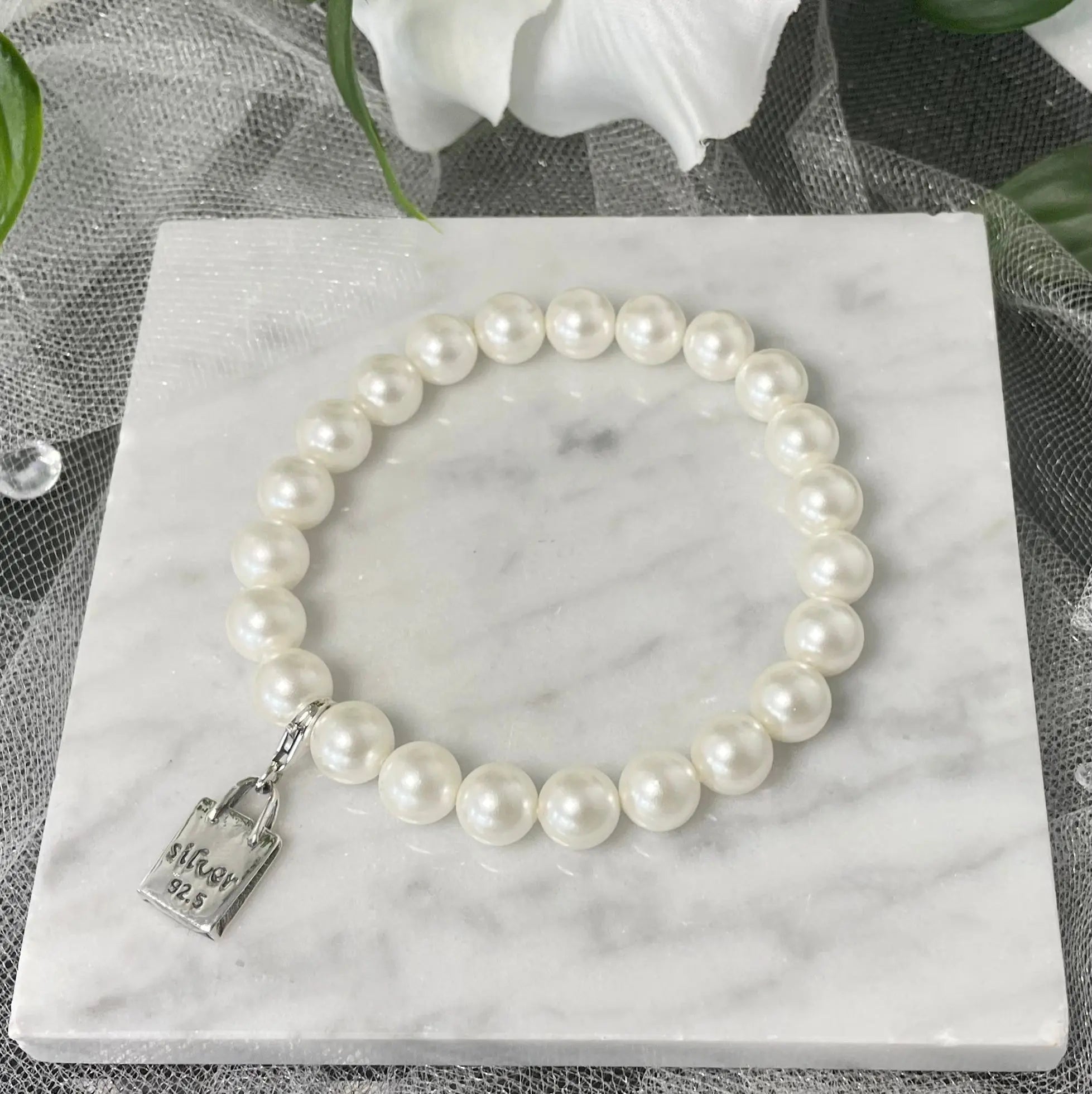 Isla Pearl Bracelet: Elegance Meets Flexibility.