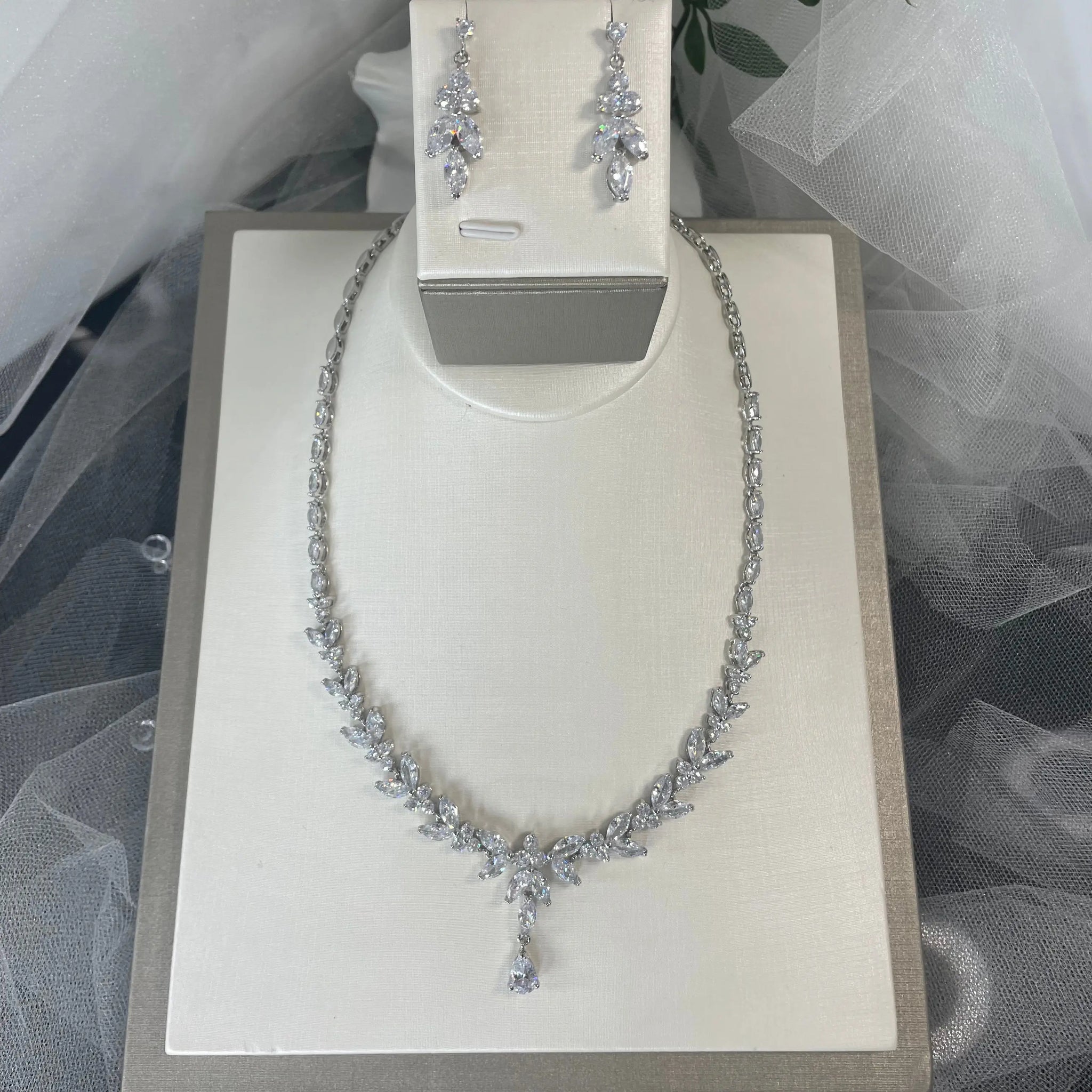 Jodie Leaf Flower Earring & Necklace Set.