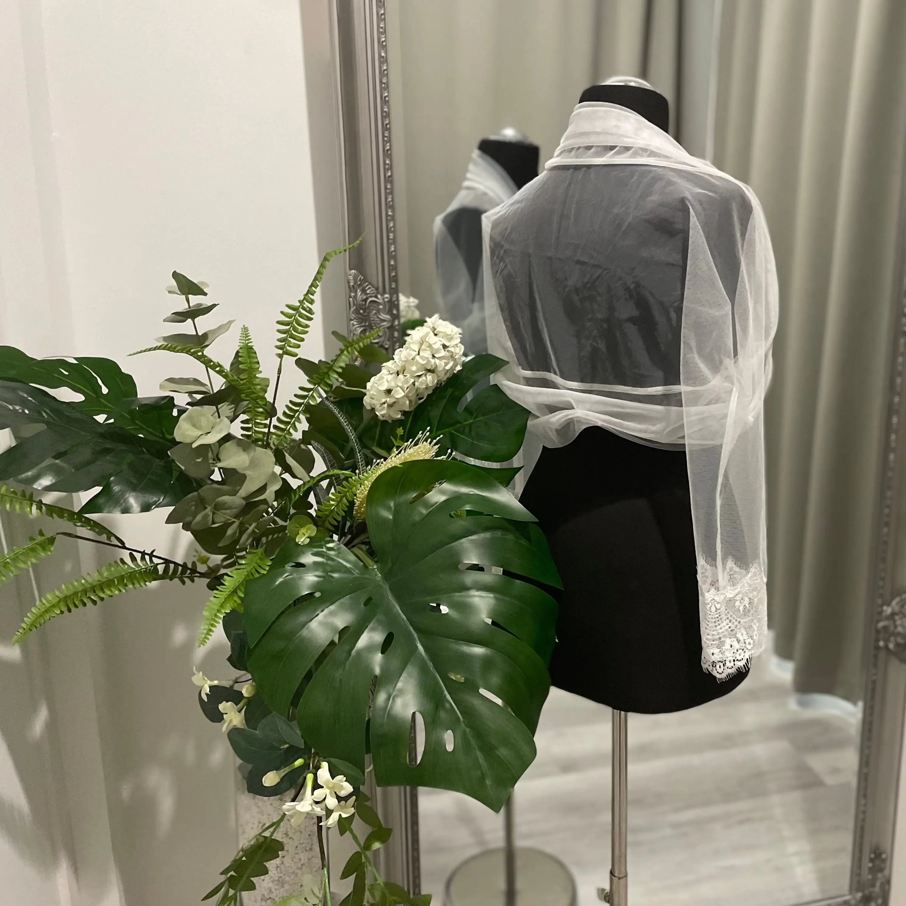 Julia Lace Wedding Bolero – Elegant Sleeved Design.