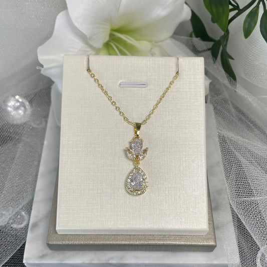 Kaia vintage wedding necklace.