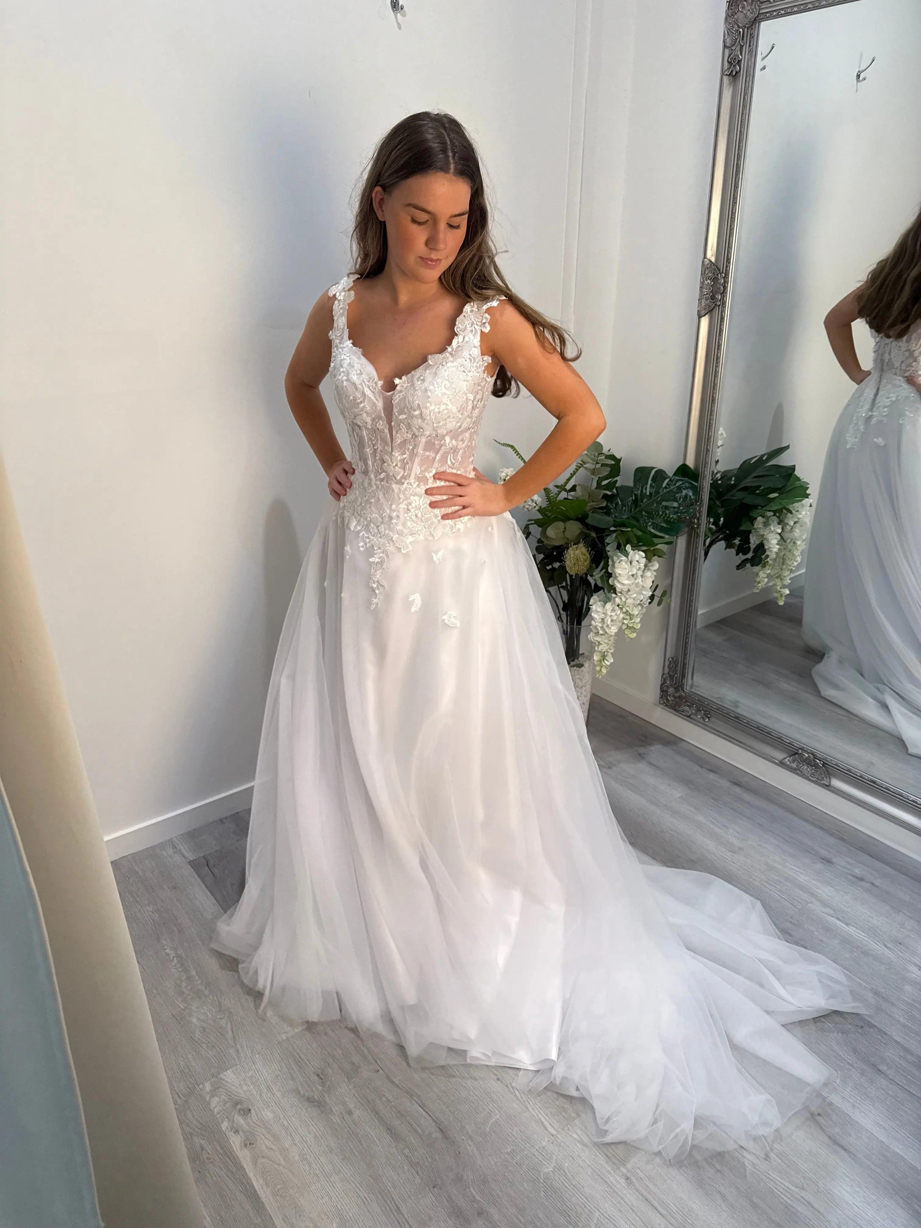 Kelly Debutante Ball Dresses – Lace Bodice Flowing Tulle Skirt for