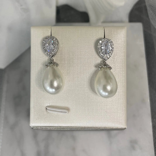 Kira Designer Bridal Earrings: Timeless Elegance for Your Wedding.