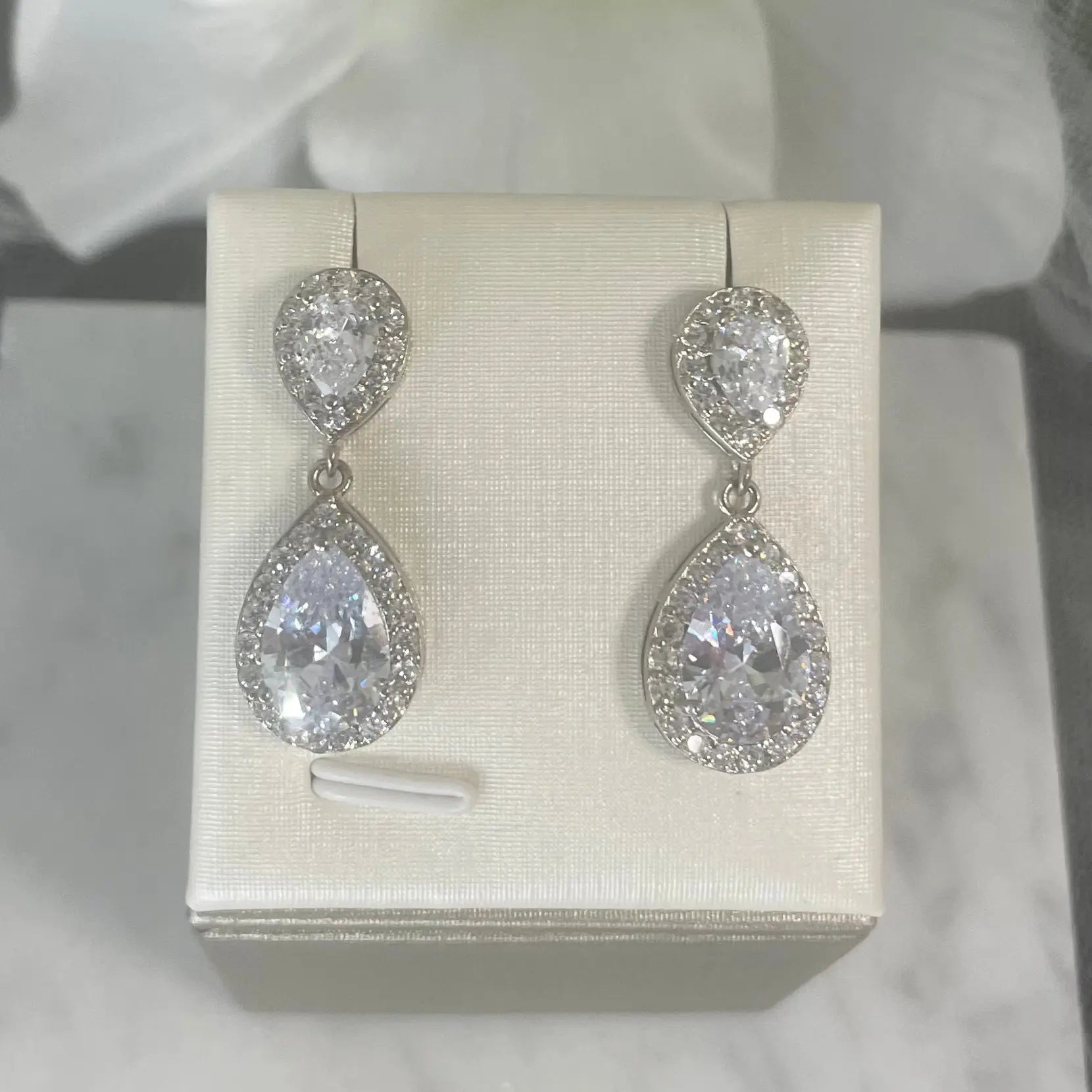 Leona Earring & Necklaces For Women.
