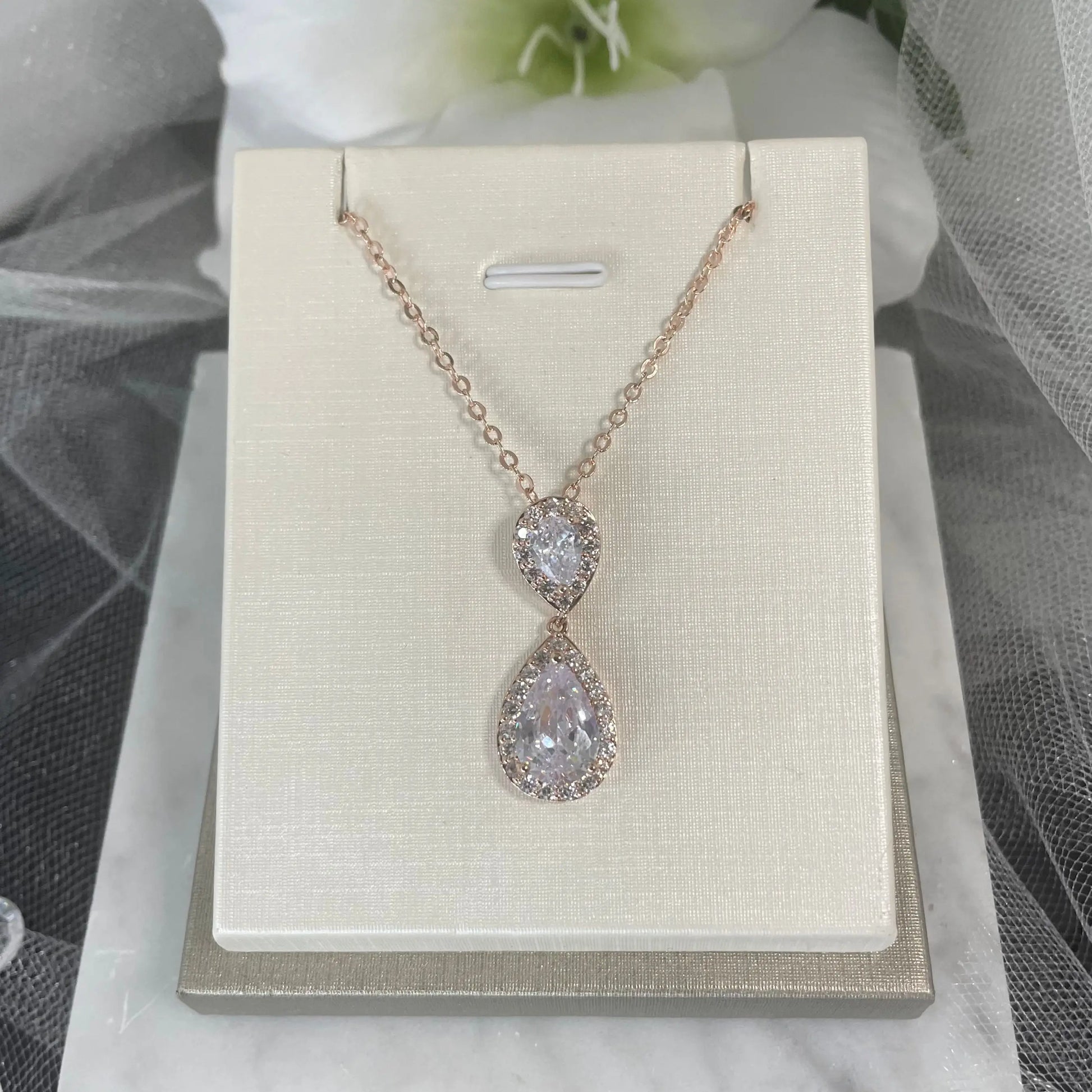 Leona Earring & Necklaces For Women.