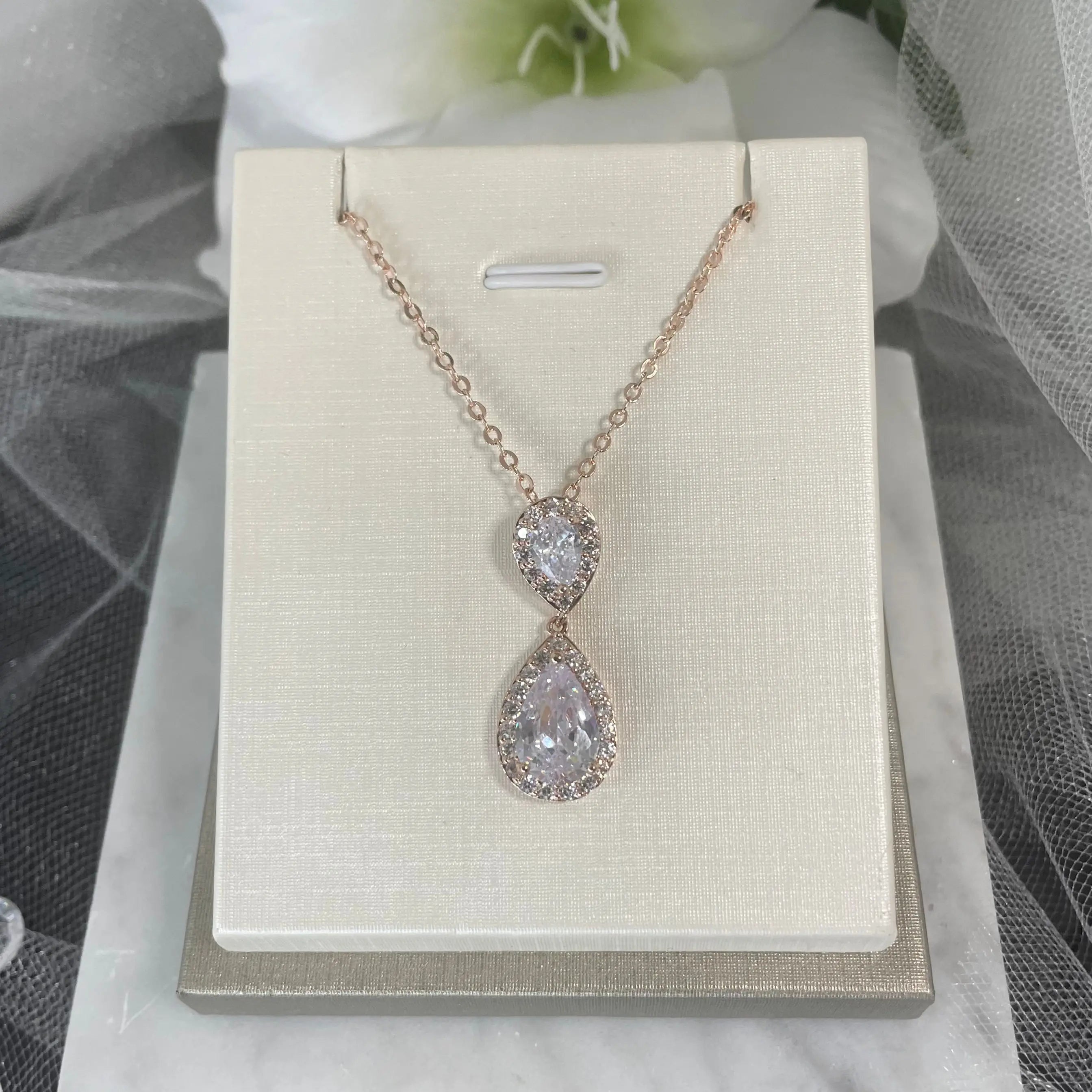 Leona Earring & Necklaces For Women.