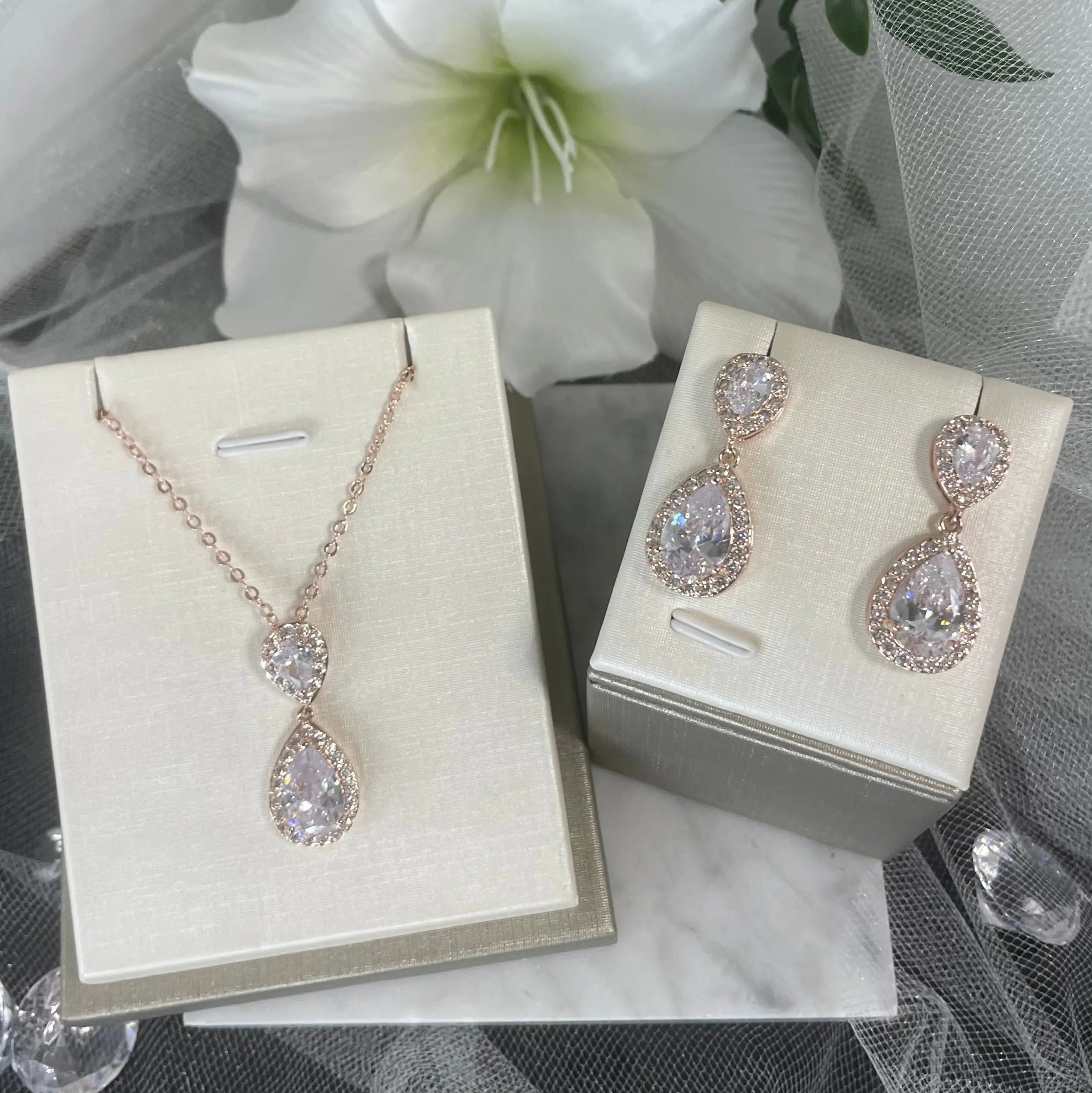 Leona Earring & Necklaces For Women.