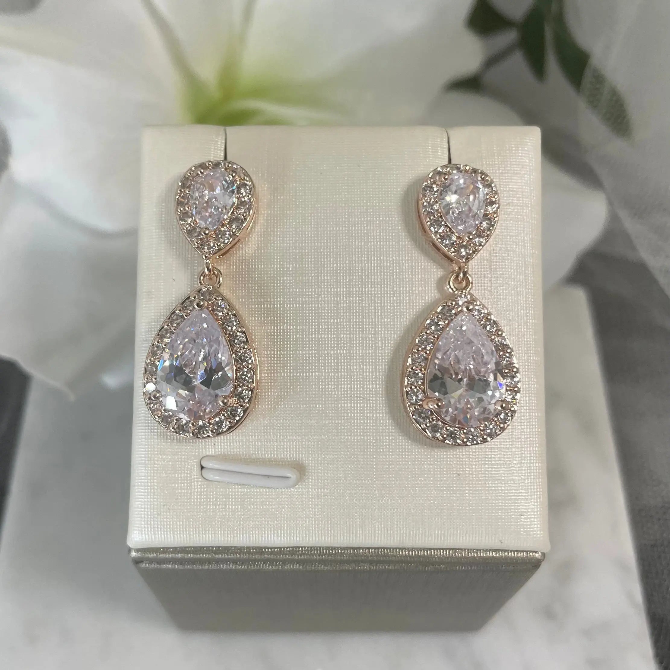 Leona Earring & Necklaces For Women.