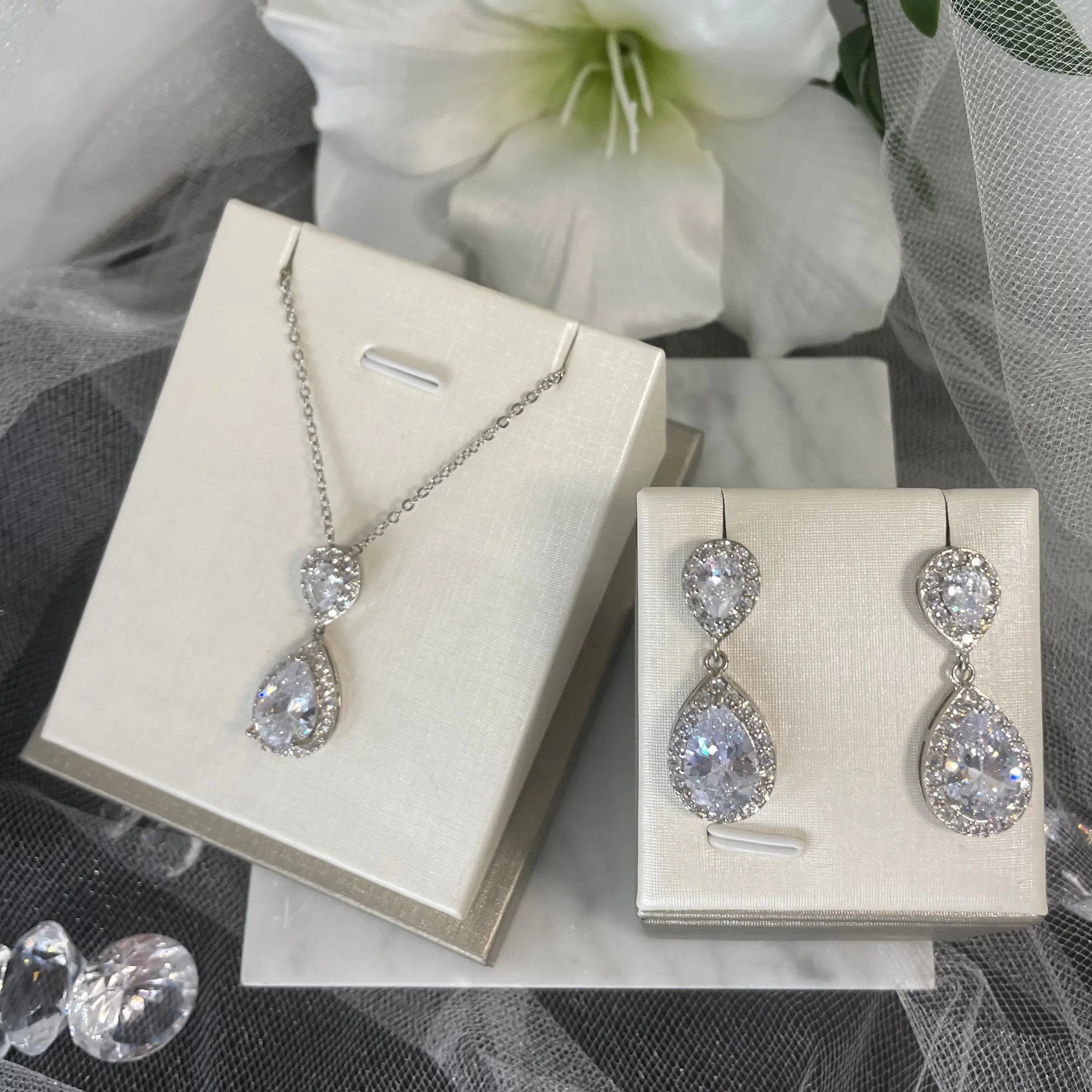 Leona Earring & Necklaces For Women.