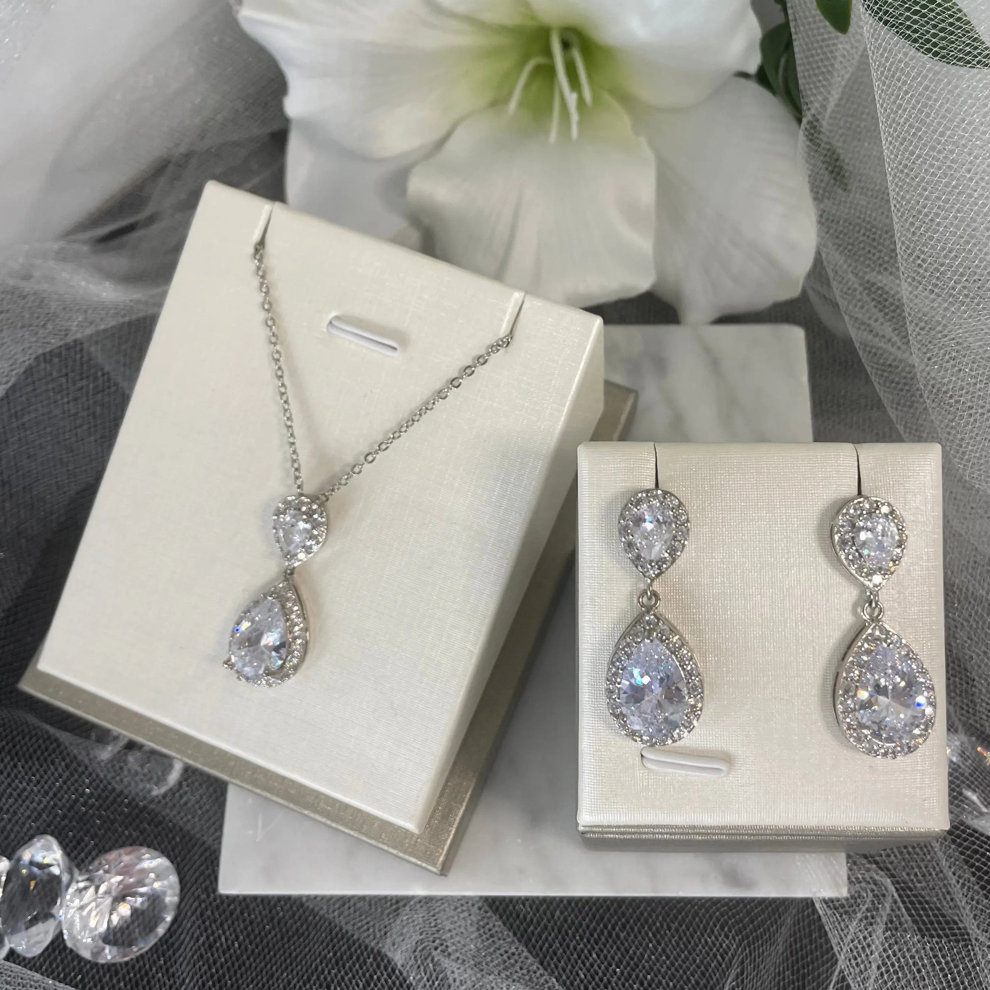 Leona Earring & Necklaces For Women.