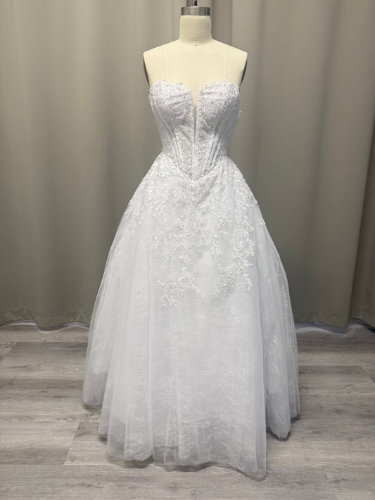 Lilly white strapless lace appliqué deb ball dress, front view on mannequin with sweetheart bodice, pearl detail and full tulle skirt