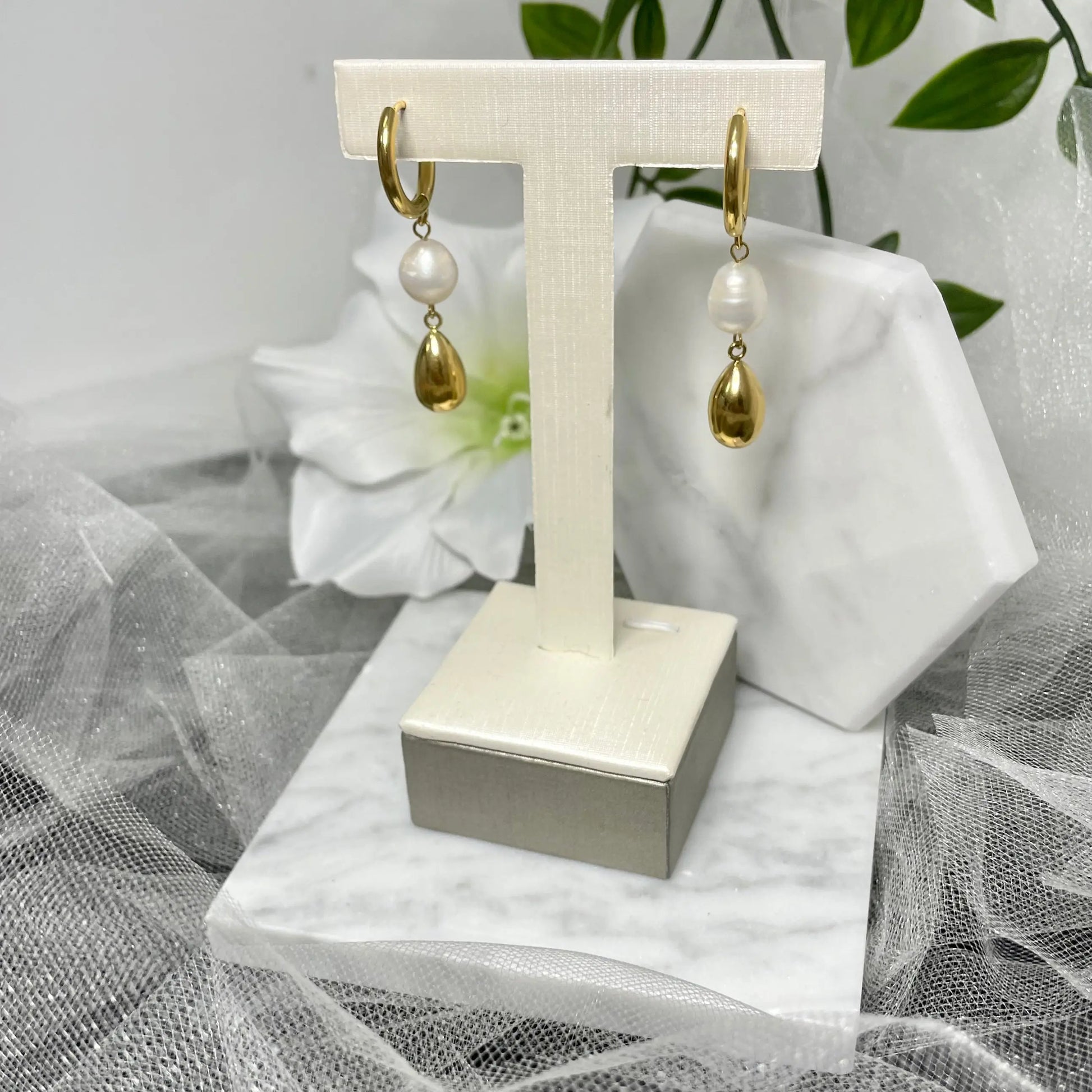 Luminara Waterfall Bridal Pearl Earrings – Opulent Bridal Luxury.