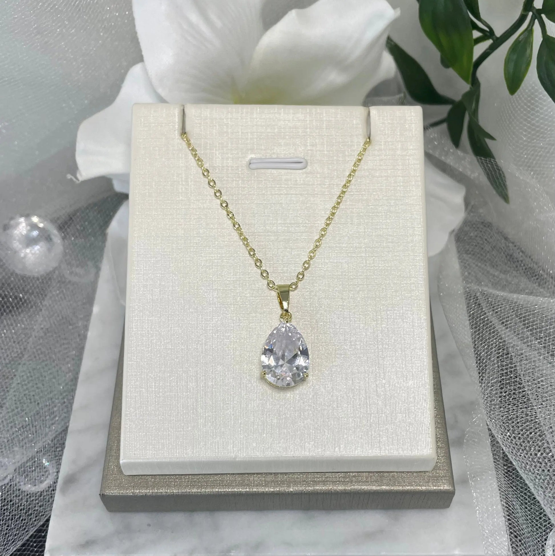 Melody crystal necklace.