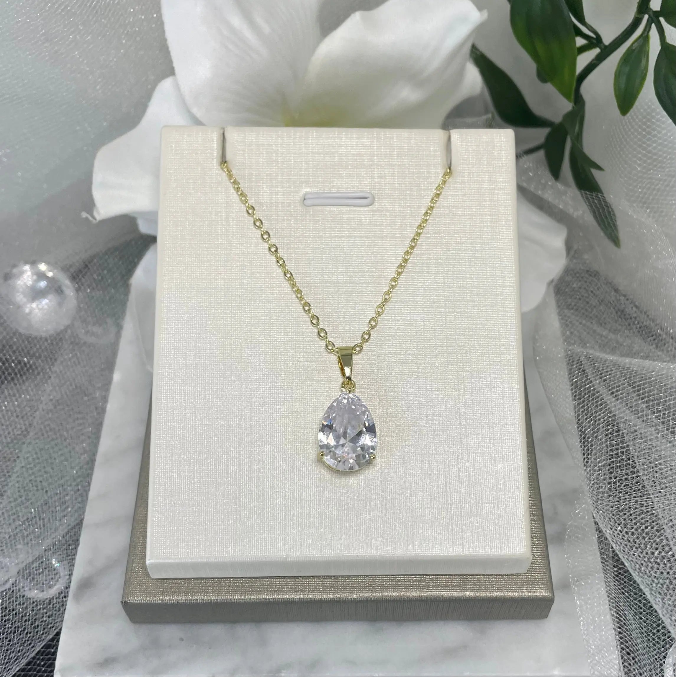 Melody crystal necklace.