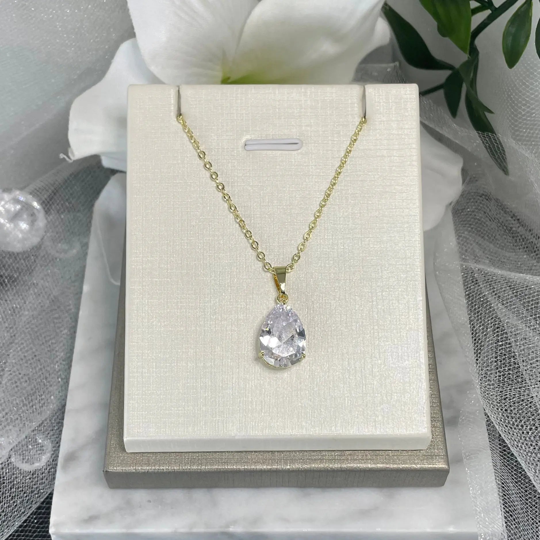 Melody crystal necklace.