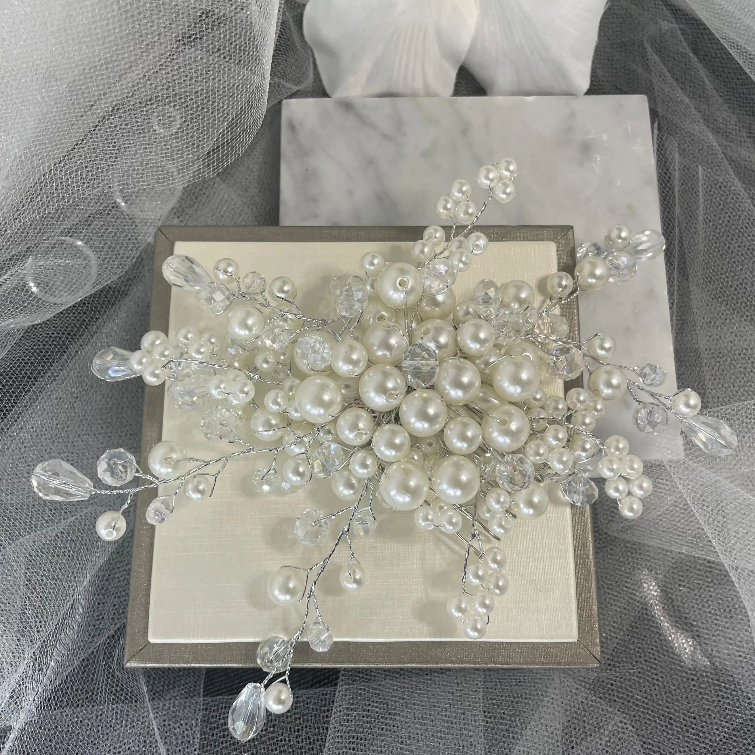Mila Bridal Pearl Hair Comb: Crystal and Pearl Elegance.