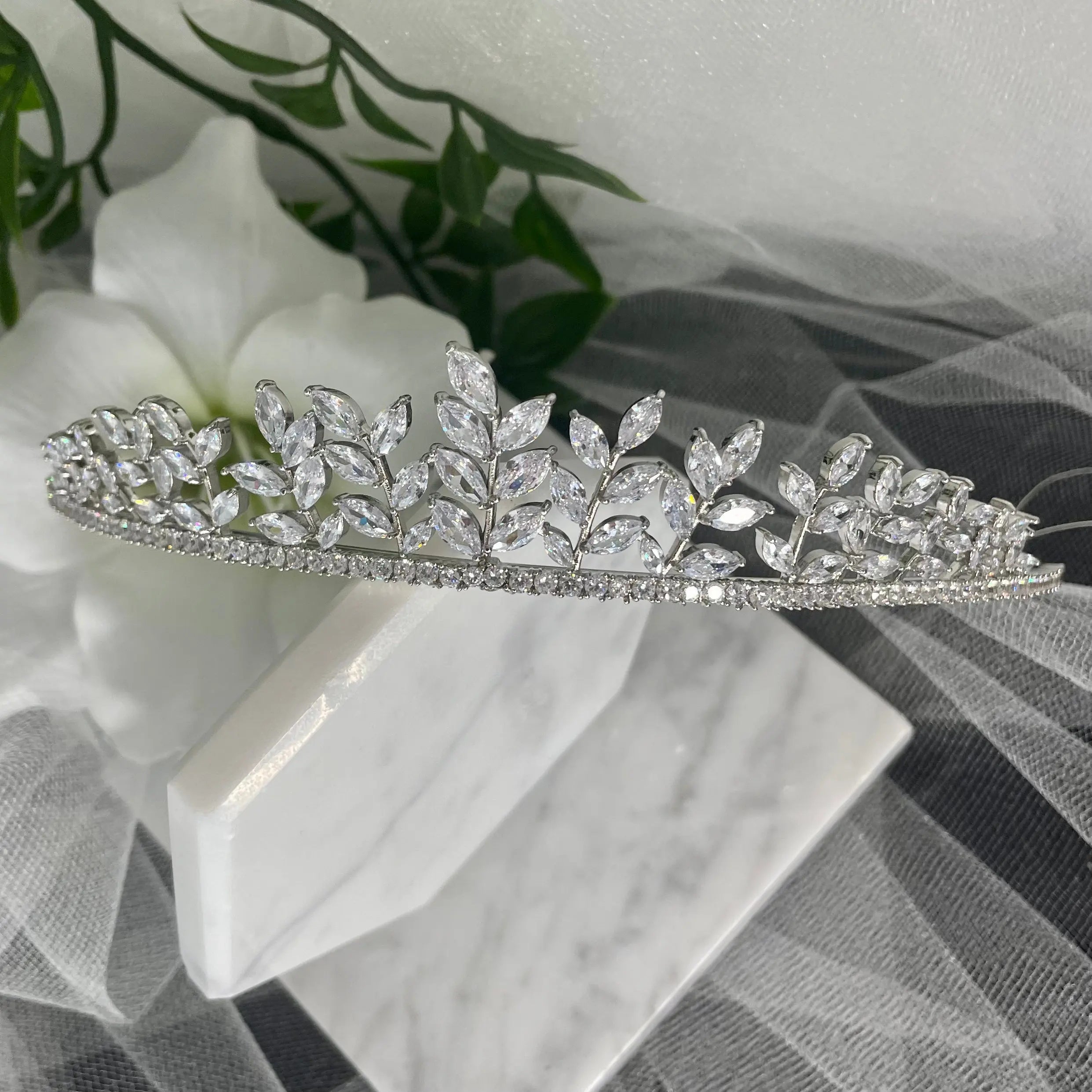 Ollie Crystal Leaf Bridal Wedding Headpiece: Regal Elegance in Silver Tiara.