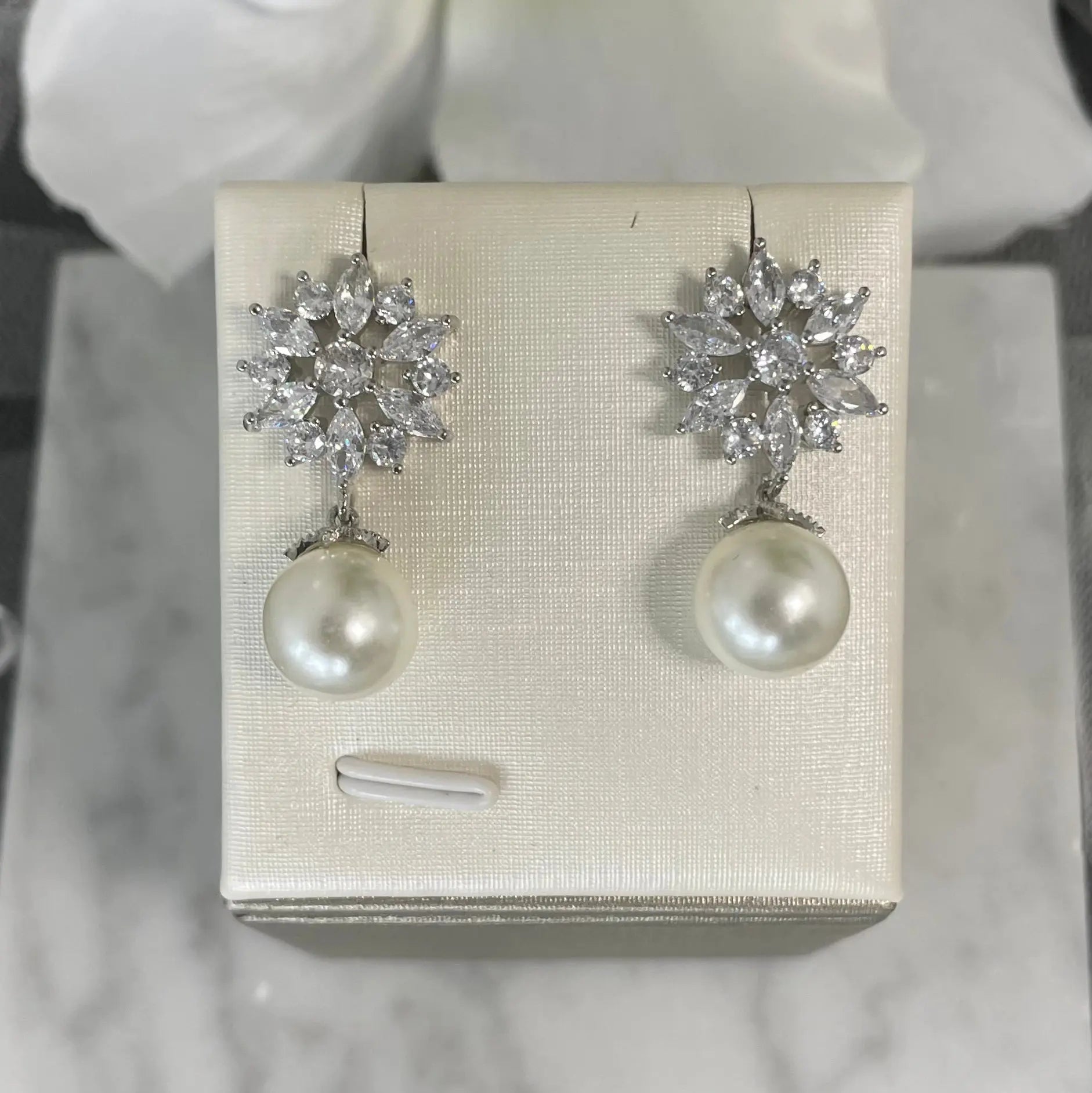 Pipa Pearl Flower Earrings: Inspired Elegance for Every Occasion.