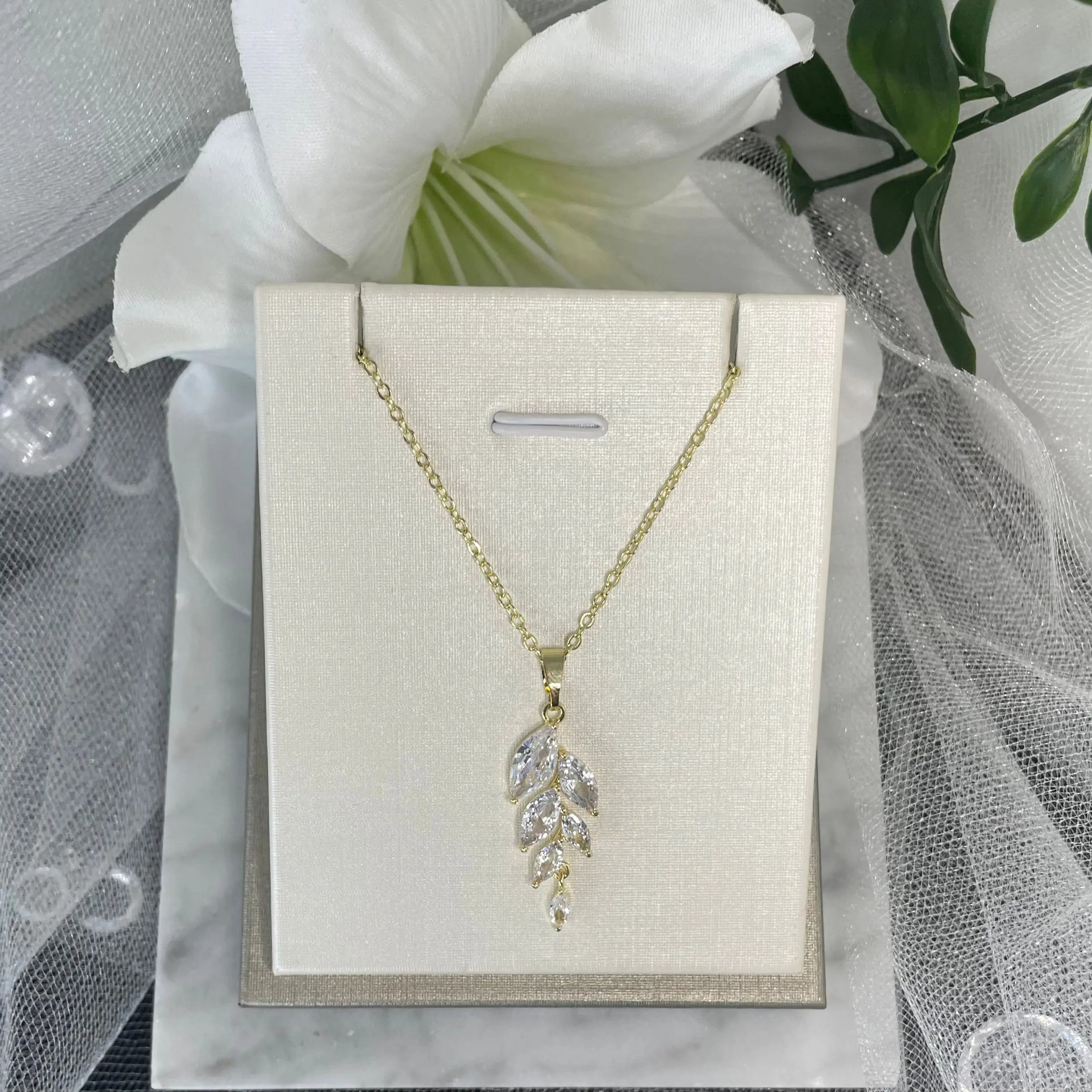 Sky Accessories Your Wedding Gown With necklace.