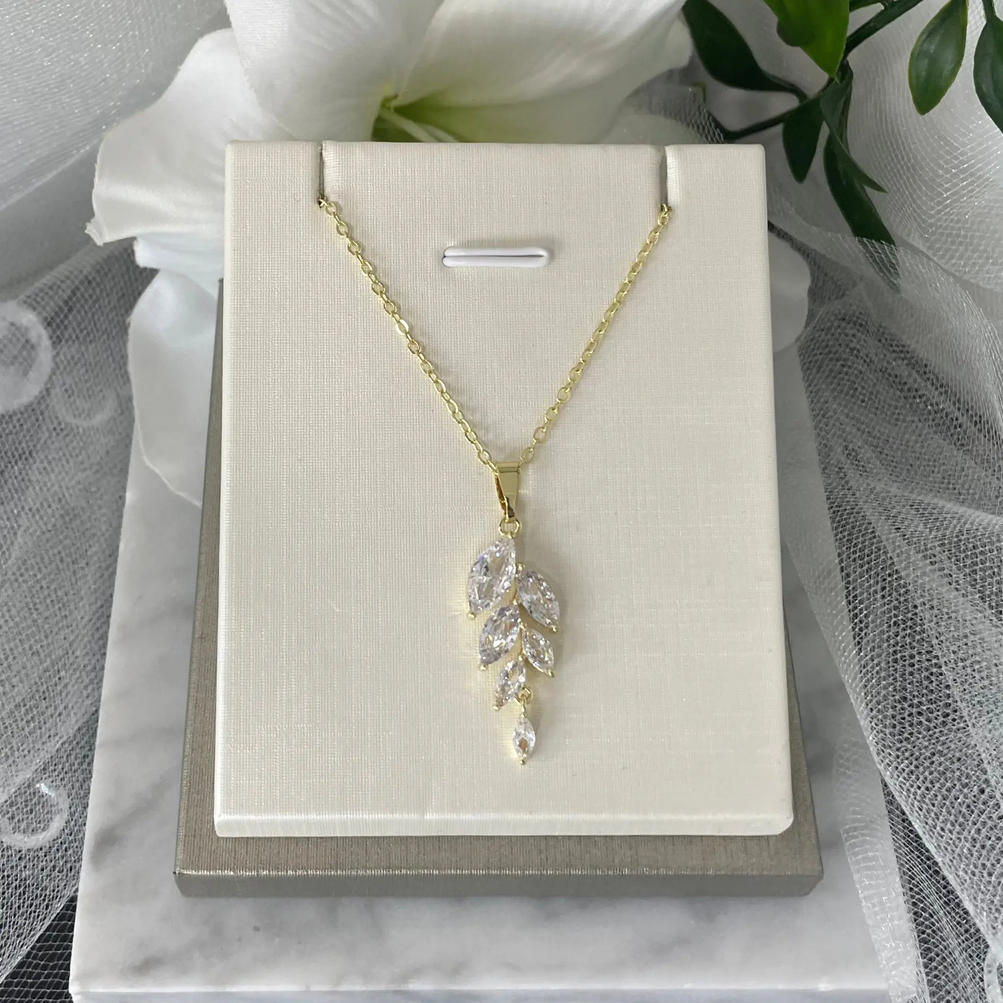 Sky Accessories Your Wedding Gown With necklace.