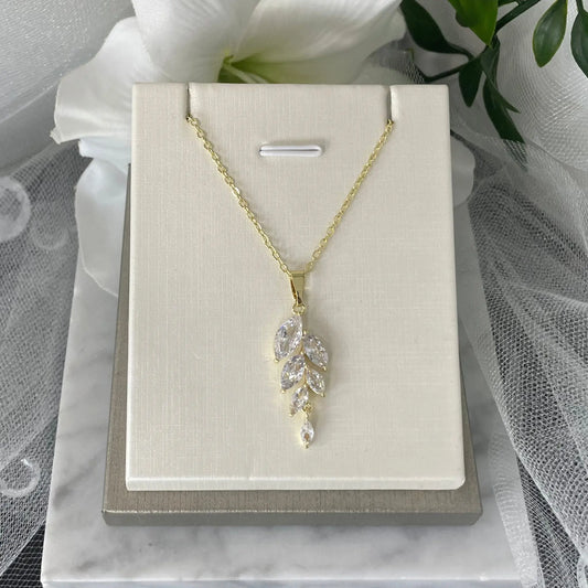 Sky Accessories Your Wedding Gown With necklace.