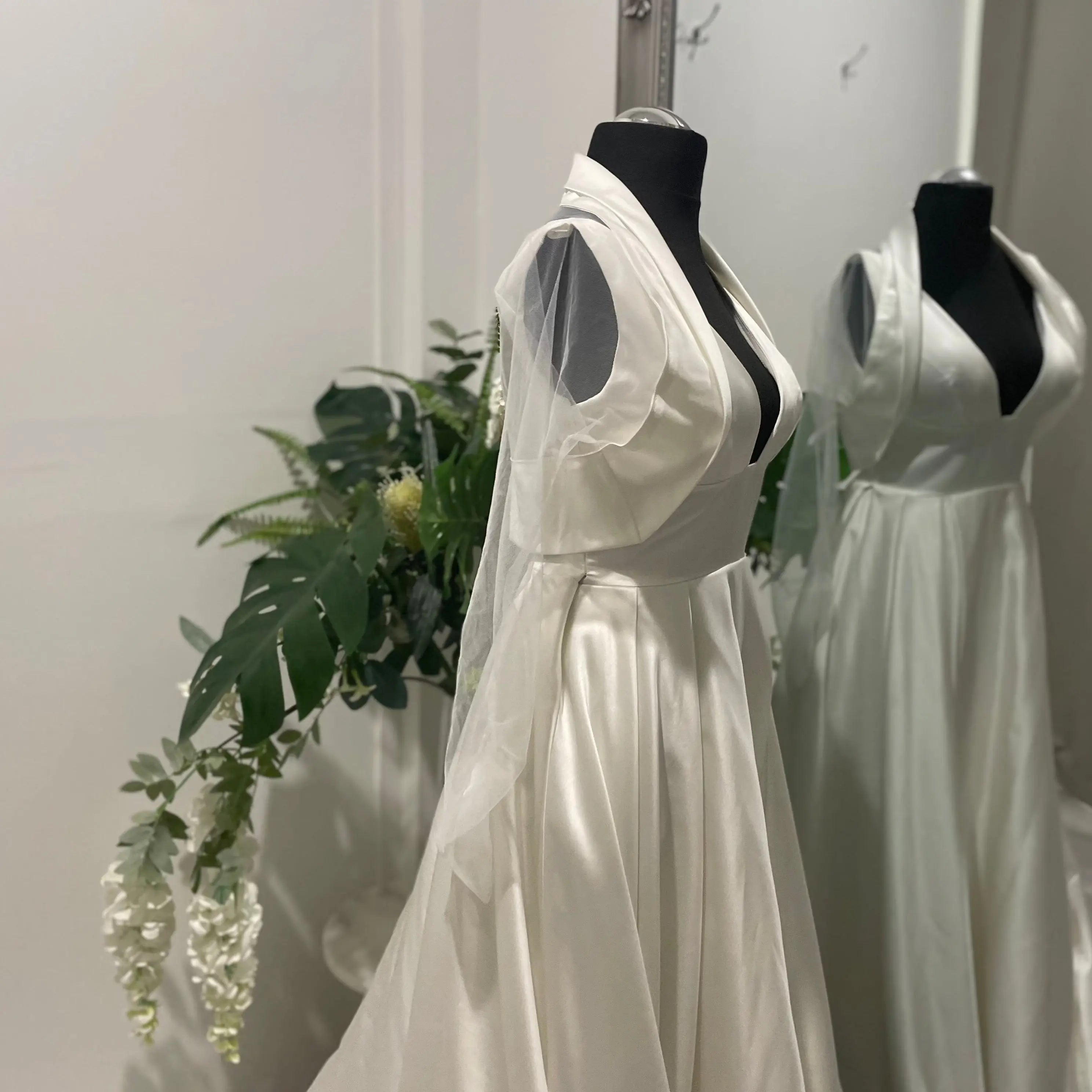 Talia Wedding Bolero – Elegance with Sleeves for Your Wedding Day.