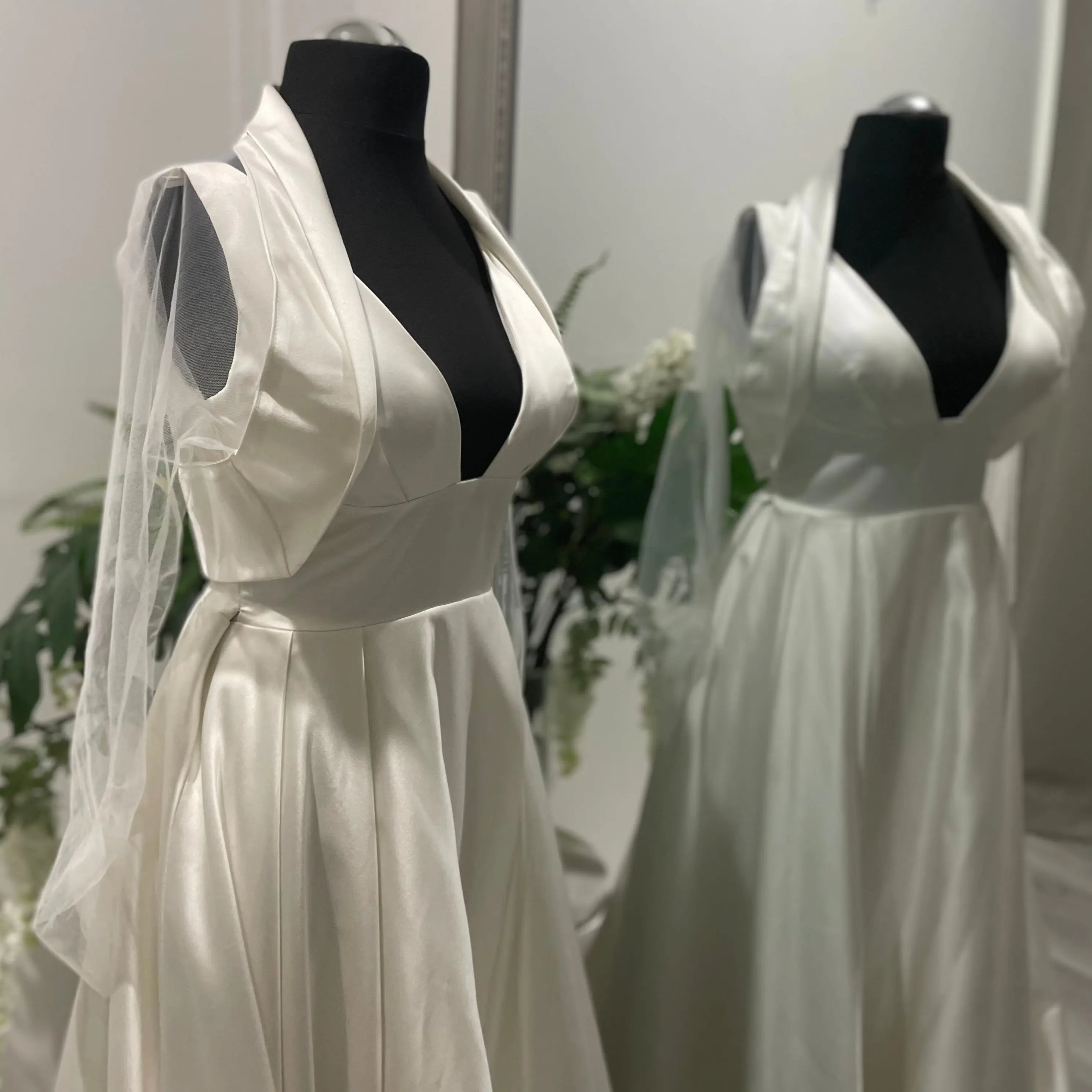 Talia Wedding Bolero – Elegance with Sleeves for Your Wedding Day.