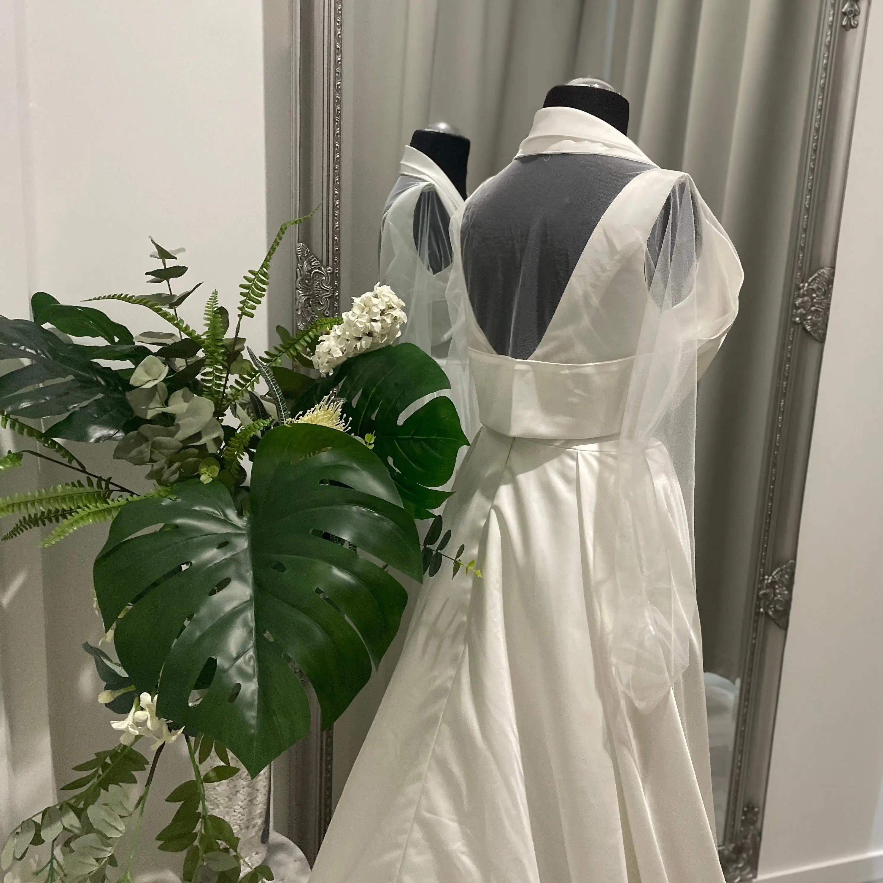 Talia Wedding Bolero – Elegance with Sleeves for Your Wedding Day.