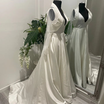 Talia Wedding Bolero – Elegance with Sleeves for Your Wedding Day.