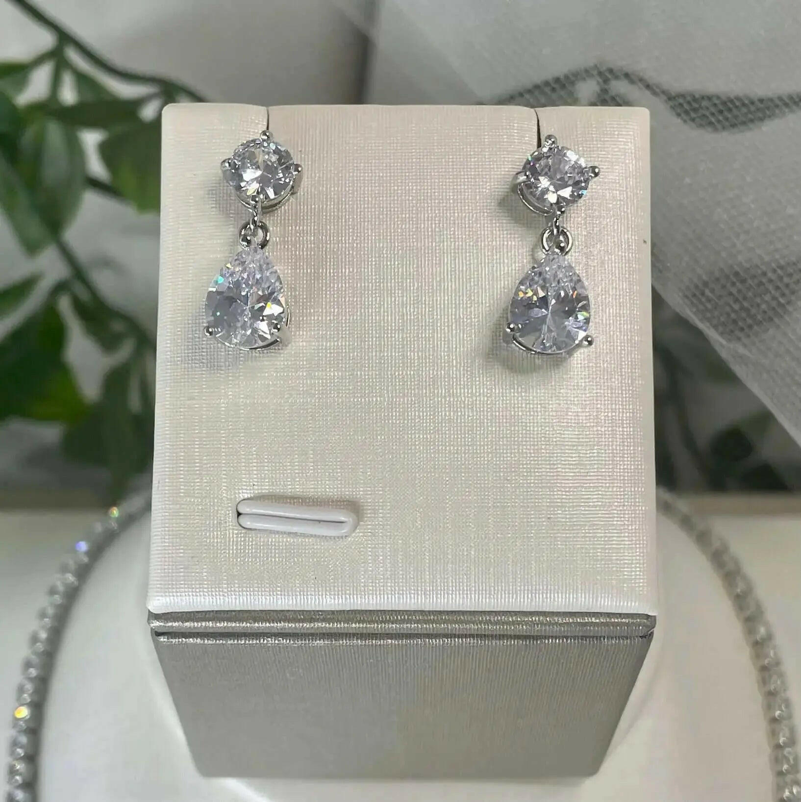 Anita Bridal Jewellery Set Online: Dazzling Water Drop Design | Divine Bridal.