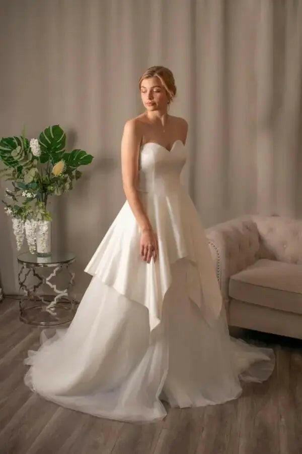 Everlee: Sweetheart Tulle Satin Ballgown Dress.