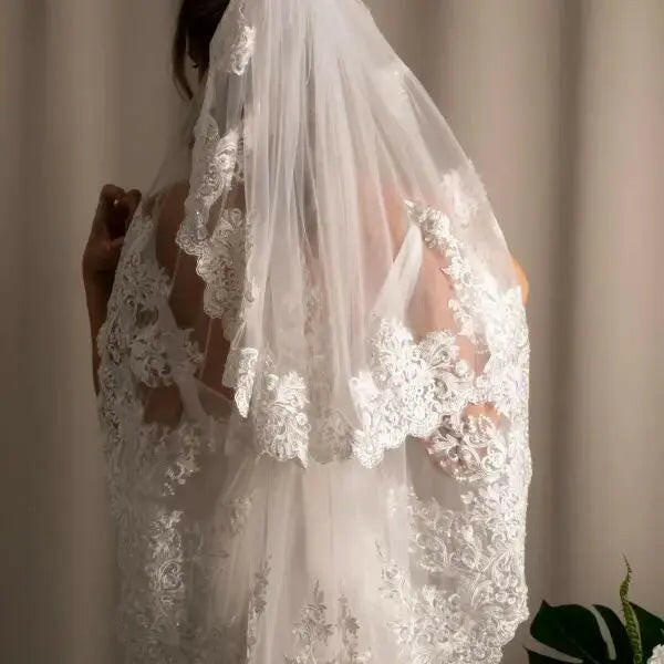 Evita Lace Trim Veil.