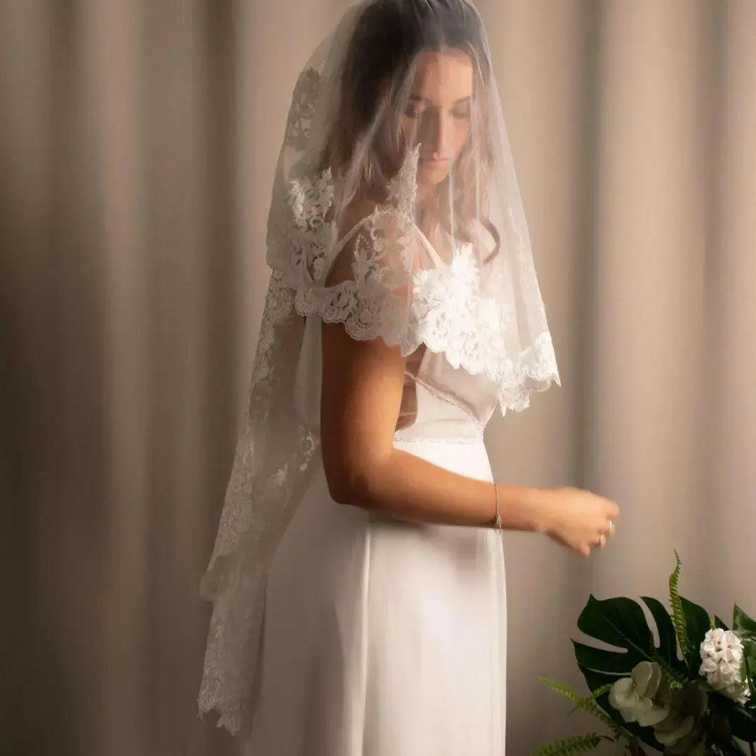 Evita Lace Trim Veil.