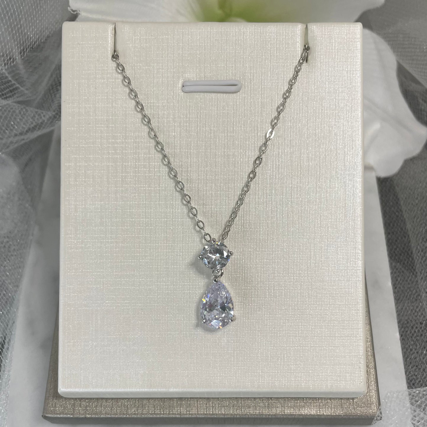 Meredith crystal necklace