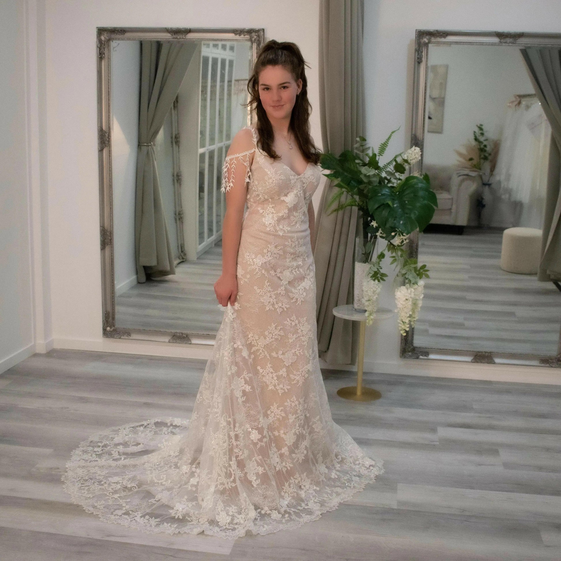 Koral Boho Wedding Dress – Bohemian Elegance.
