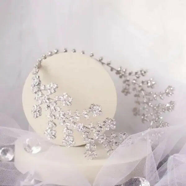 Lena wedding headband: Floral Elegance in Shimmering Silver.