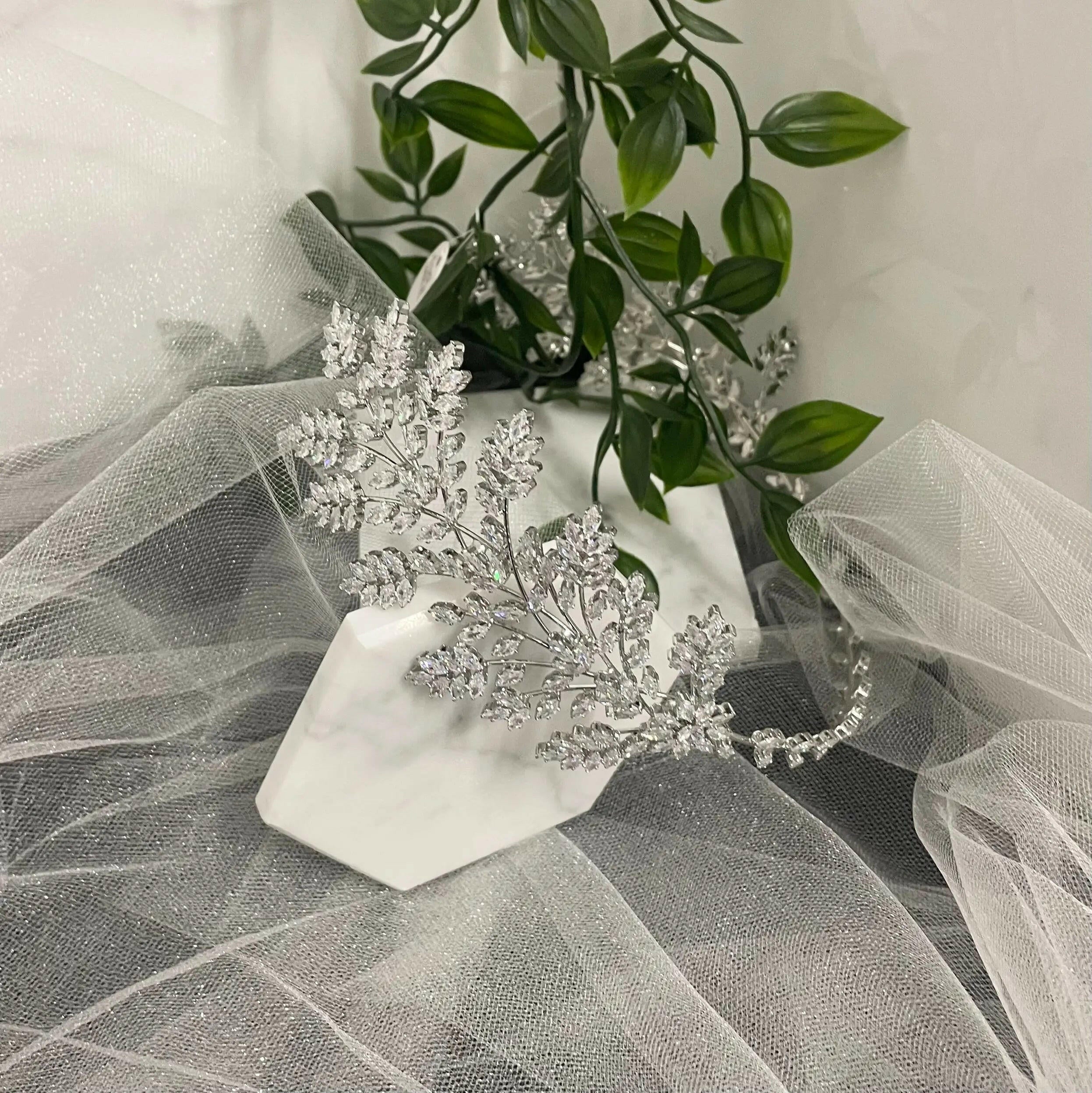 Mayla Bridal Headband: Luminous Elegance with Marquise Crystals.