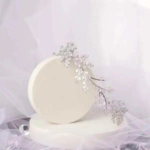 Nya Cubic Zirconia Tiara: Radiant Elegance in Silver.