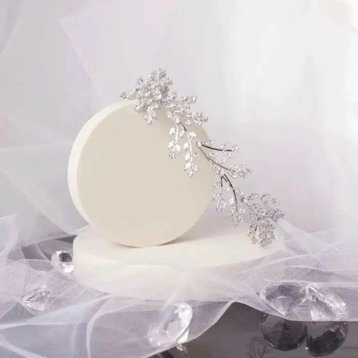 Nya Cubic Zirconia Tiara: Radiant Elegance in Silver.