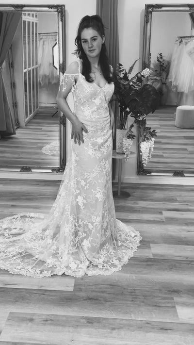 Koral Boho Wedding Dress – Bohemian Elegance.