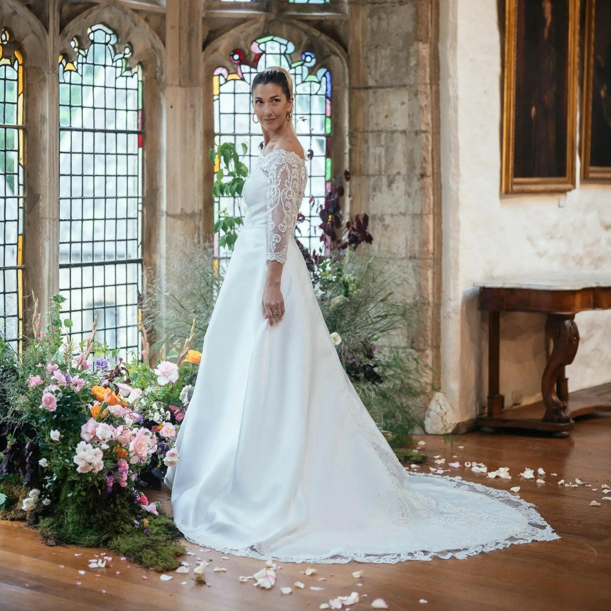 Versatile Summer Wedding Dress with Detachable Sleeves.