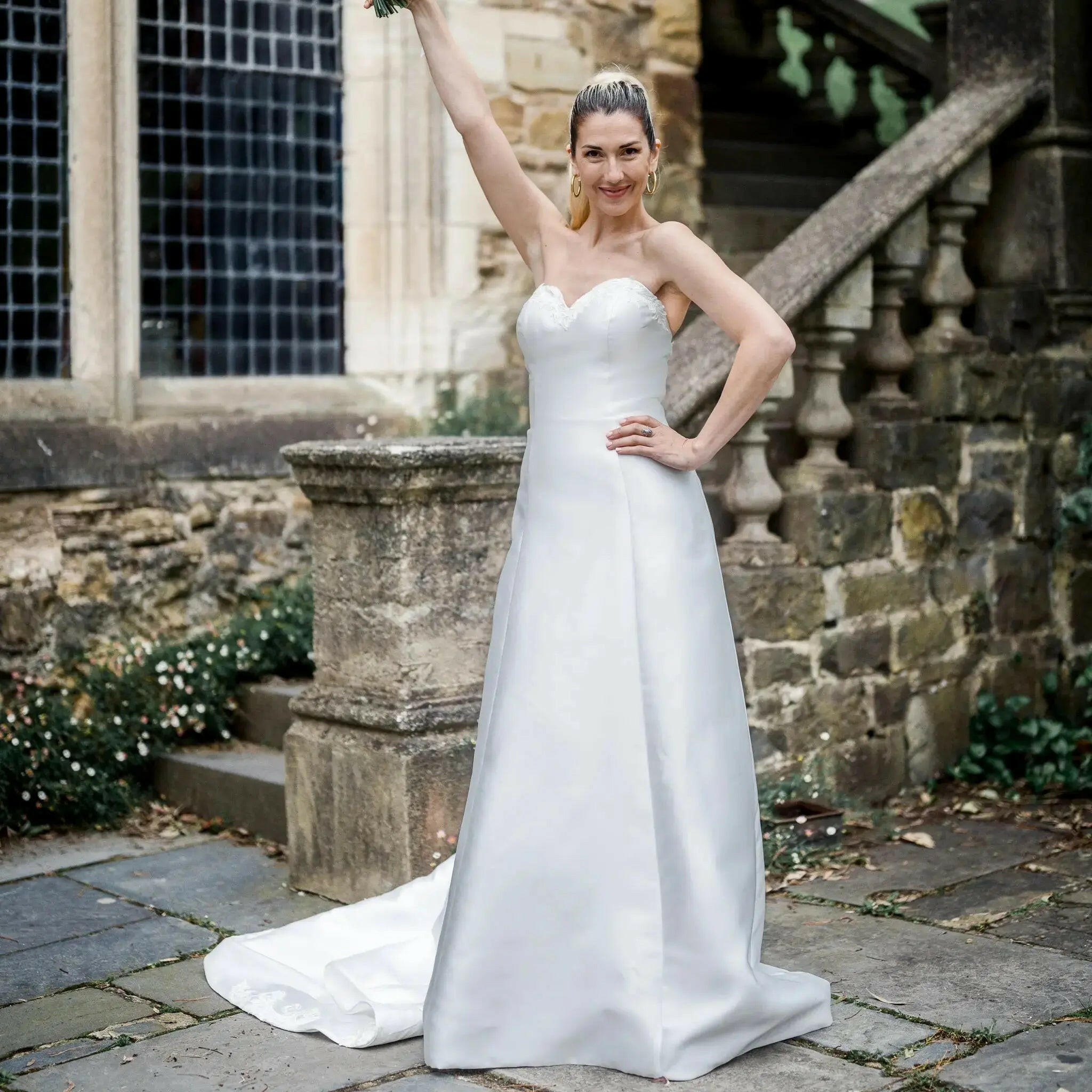 Versatile Summer Wedding Dress with Detachable Sleeves.