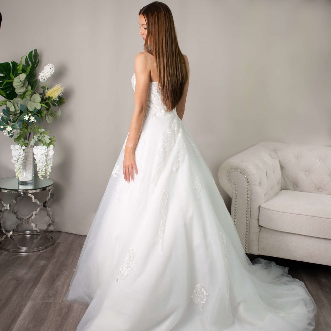 Berkly Sweetheart Neckline Lace Wedding Dress
